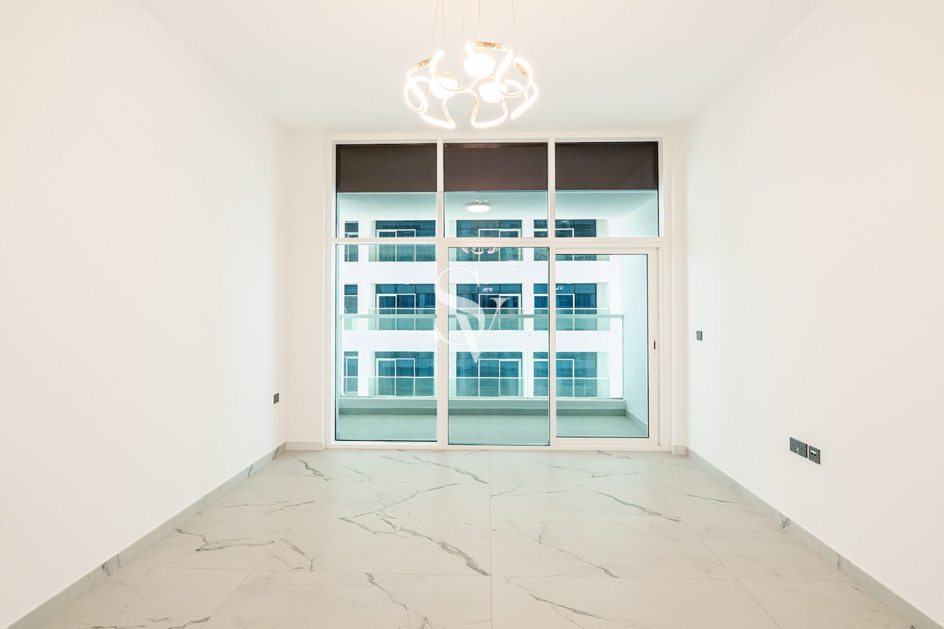 Cozy | High Floor | White Goods | Close To Exit