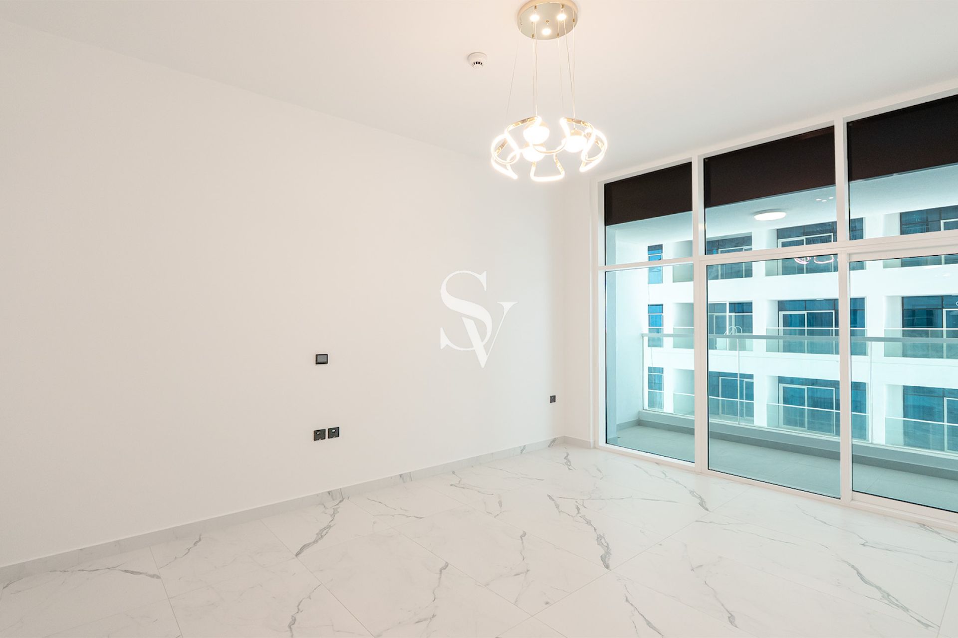 Cozy | High Floor | White Goods | Close To Exit