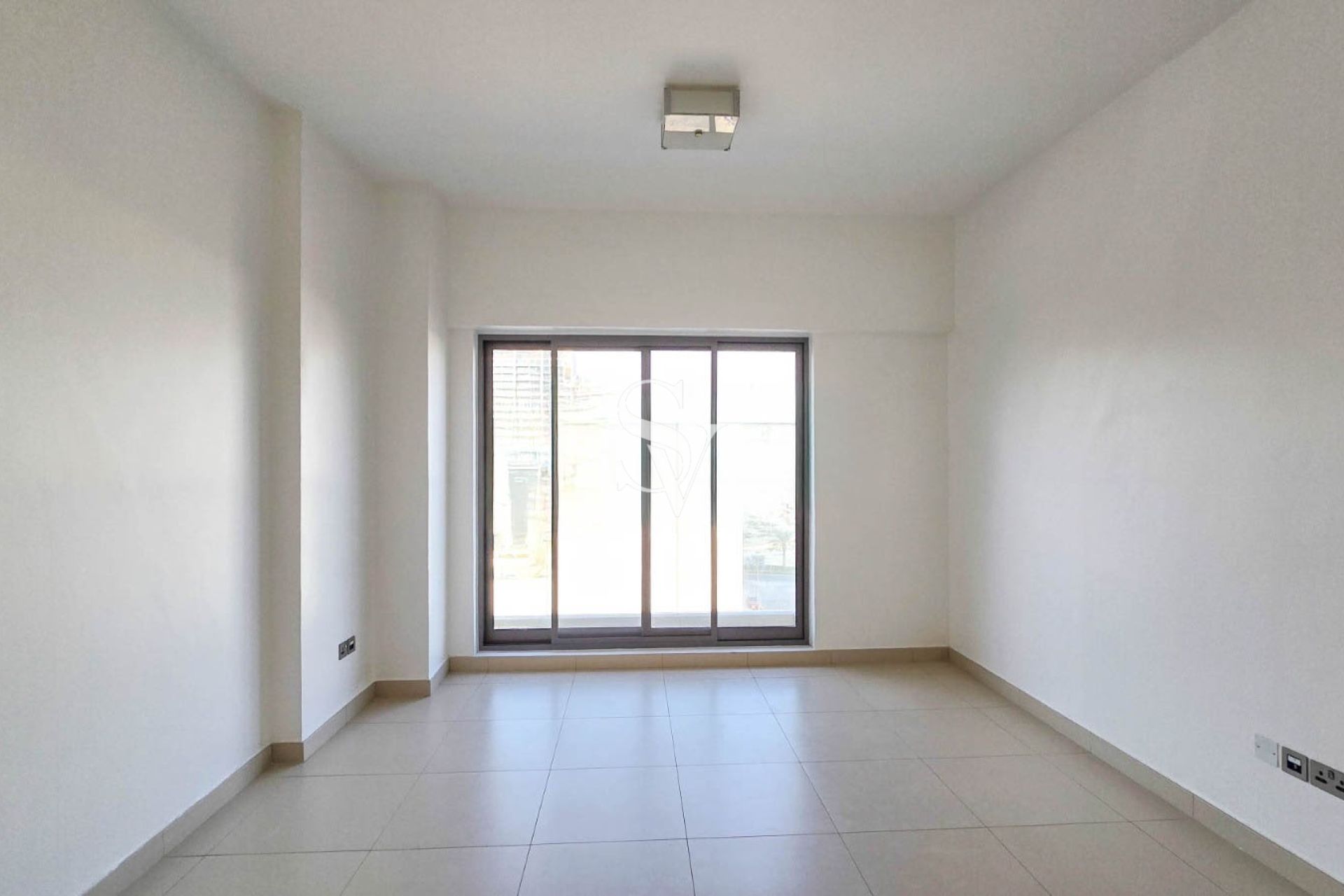 Spacious | Low Floor | Closed Kitchen | White Good