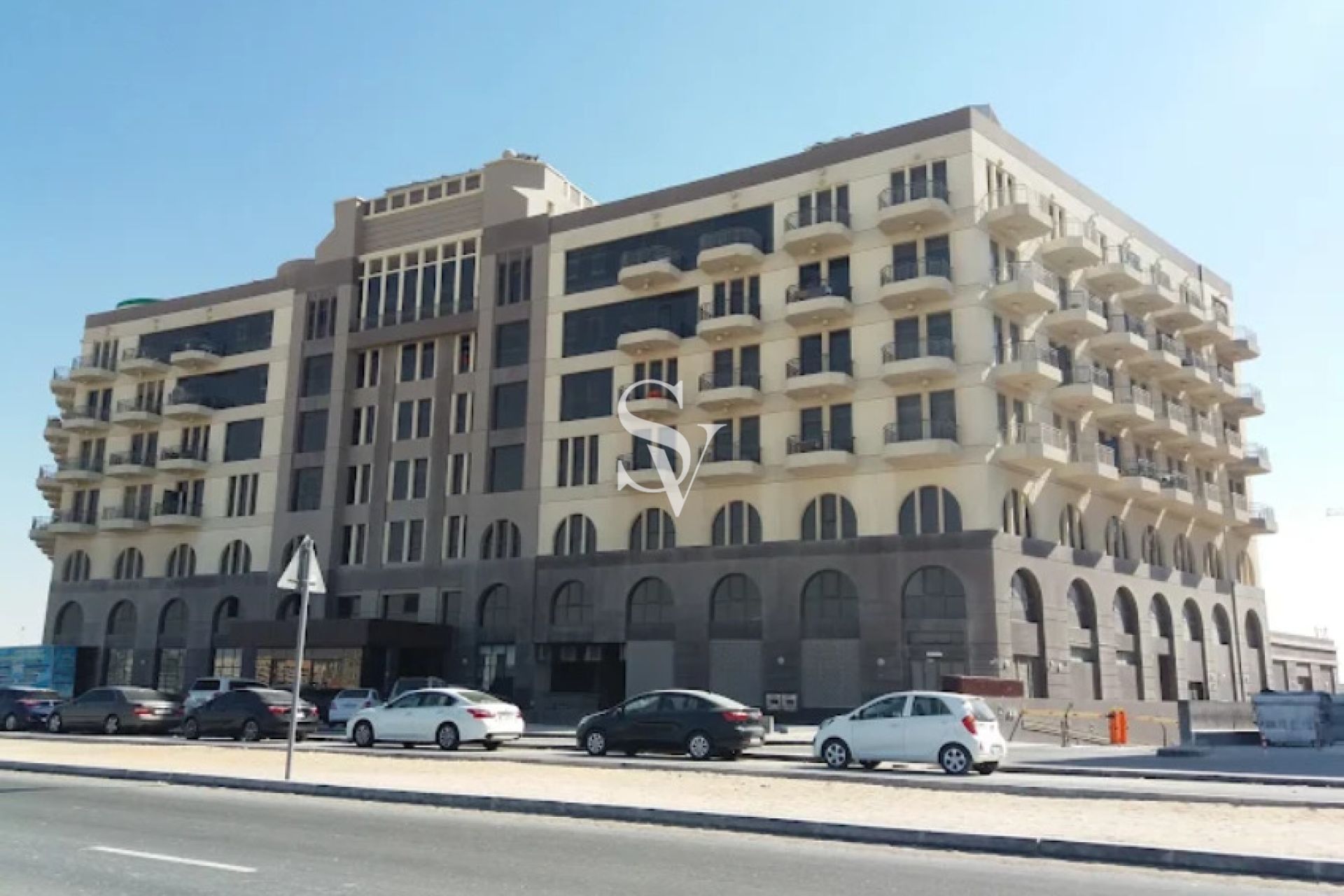 Spacious Fully furnished | in Linclon Park West