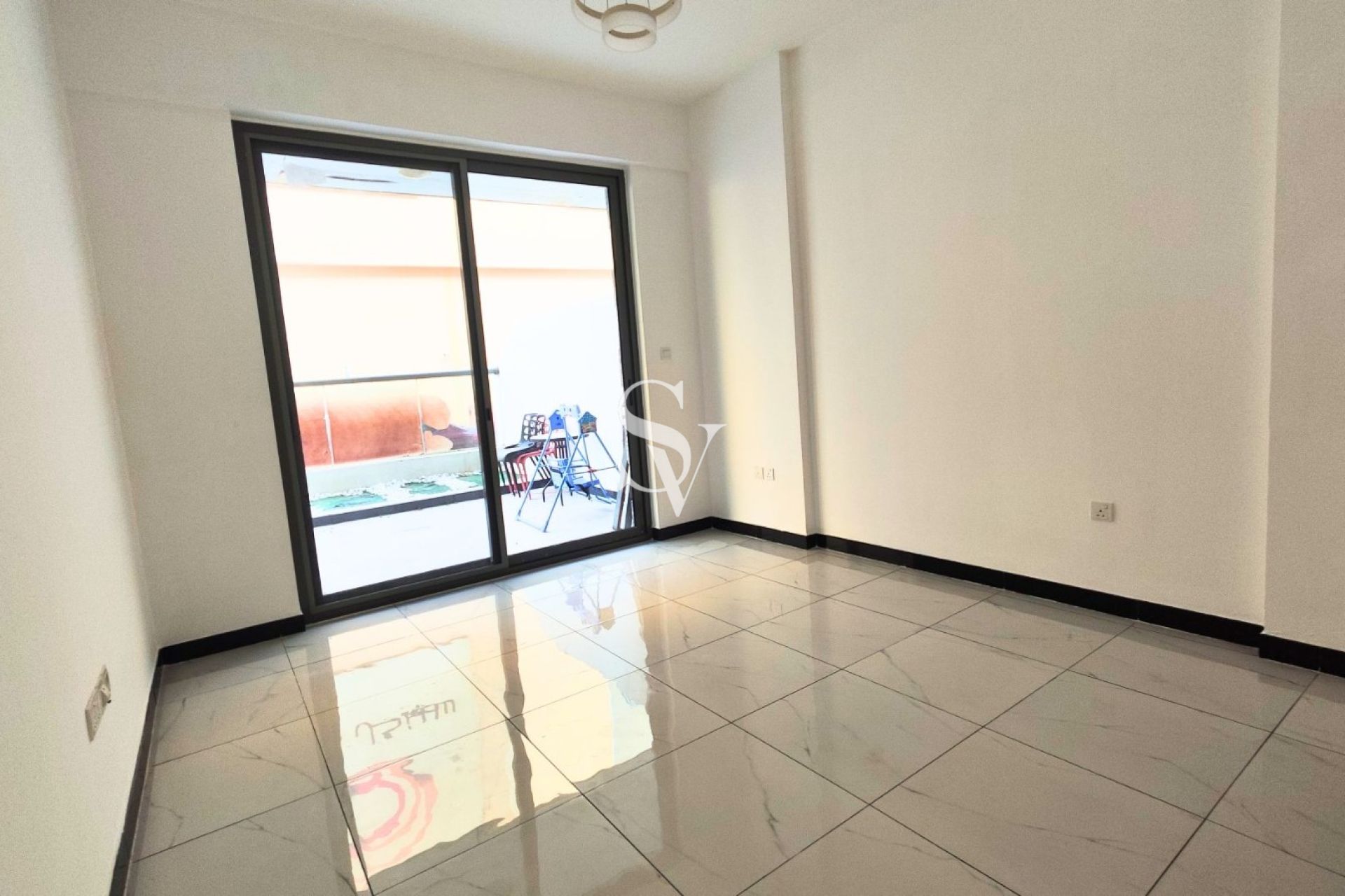 Chiller Free | Near Mall | Near Exit | Low Floor