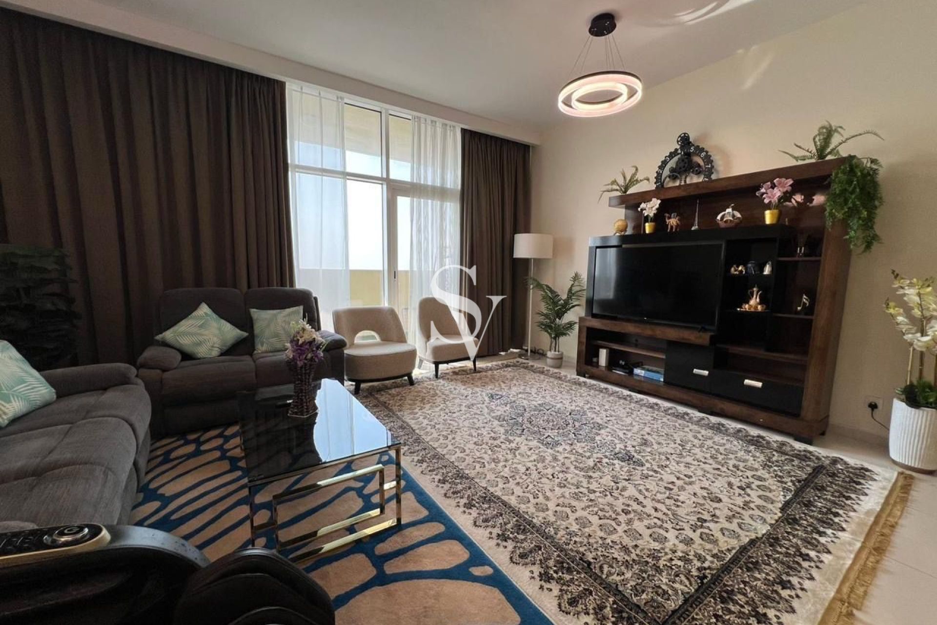 Corner Unit | Top floor |Fully furnished |Spacious