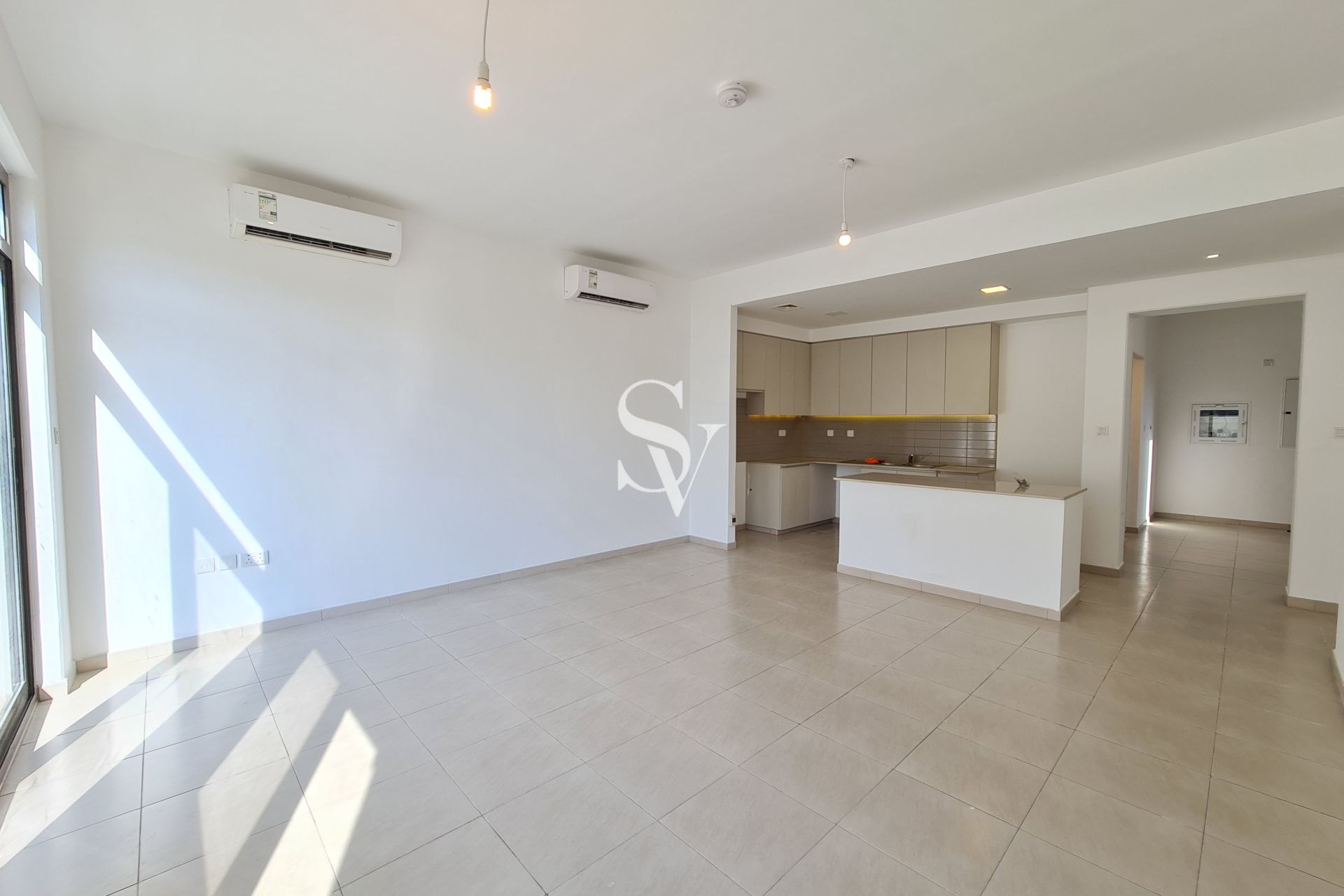 Vacant | Corner End | B2B | Negotiable | Landscaped