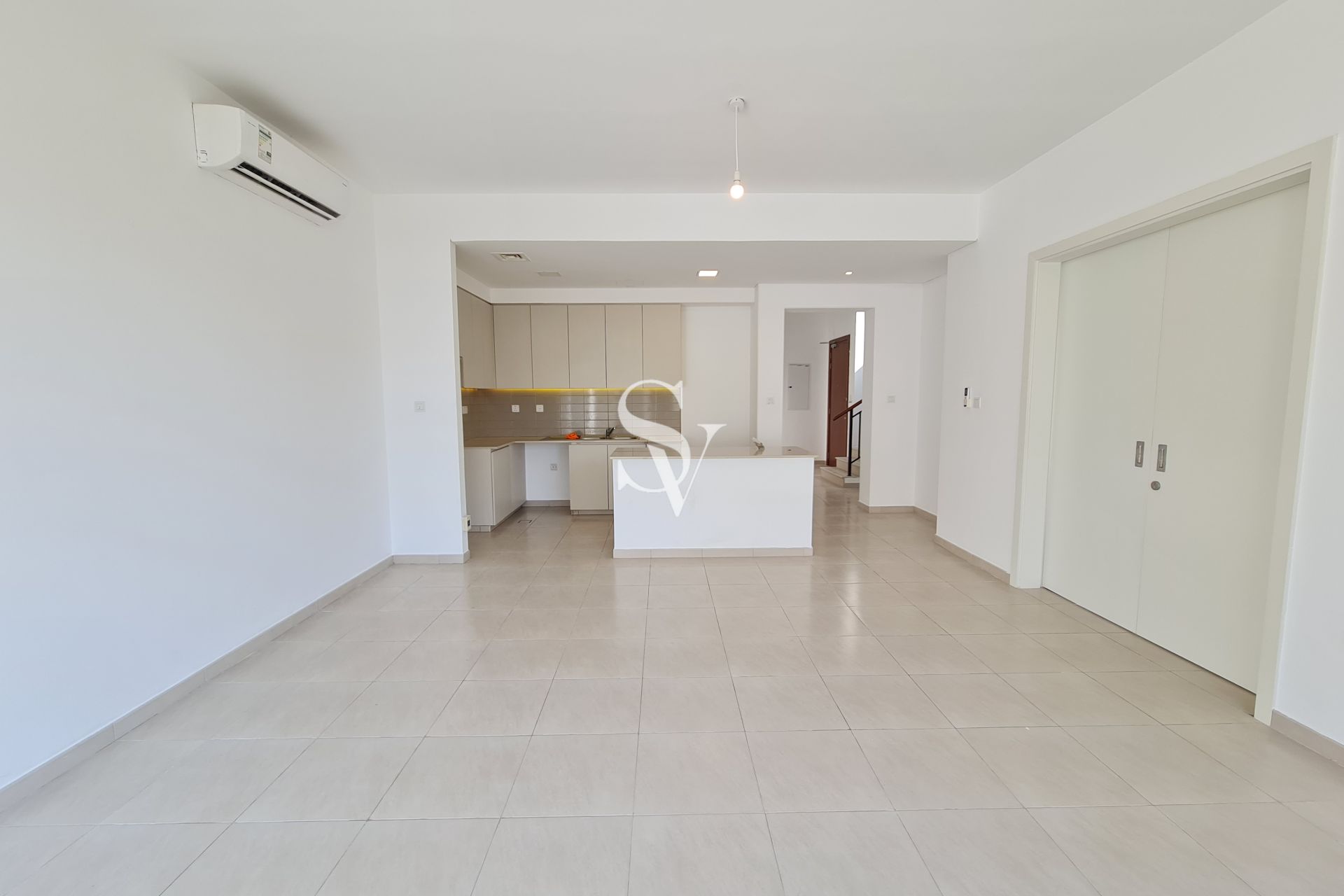 Vacant | Corner End | B2B | Negotiable | Landscaped