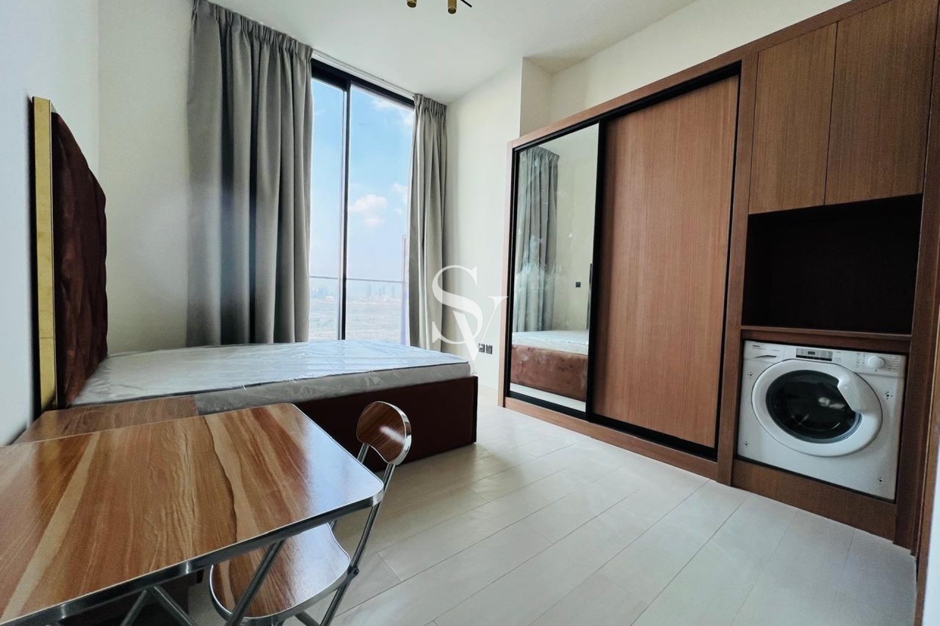 Multiple Cheques | Skyline View | Vacant now