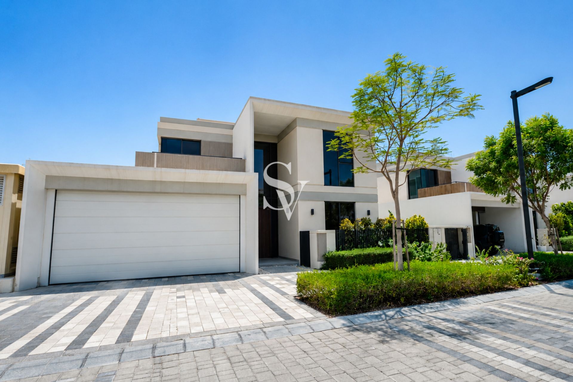 Upgraded 5BR Villa | Corner | Park Backing