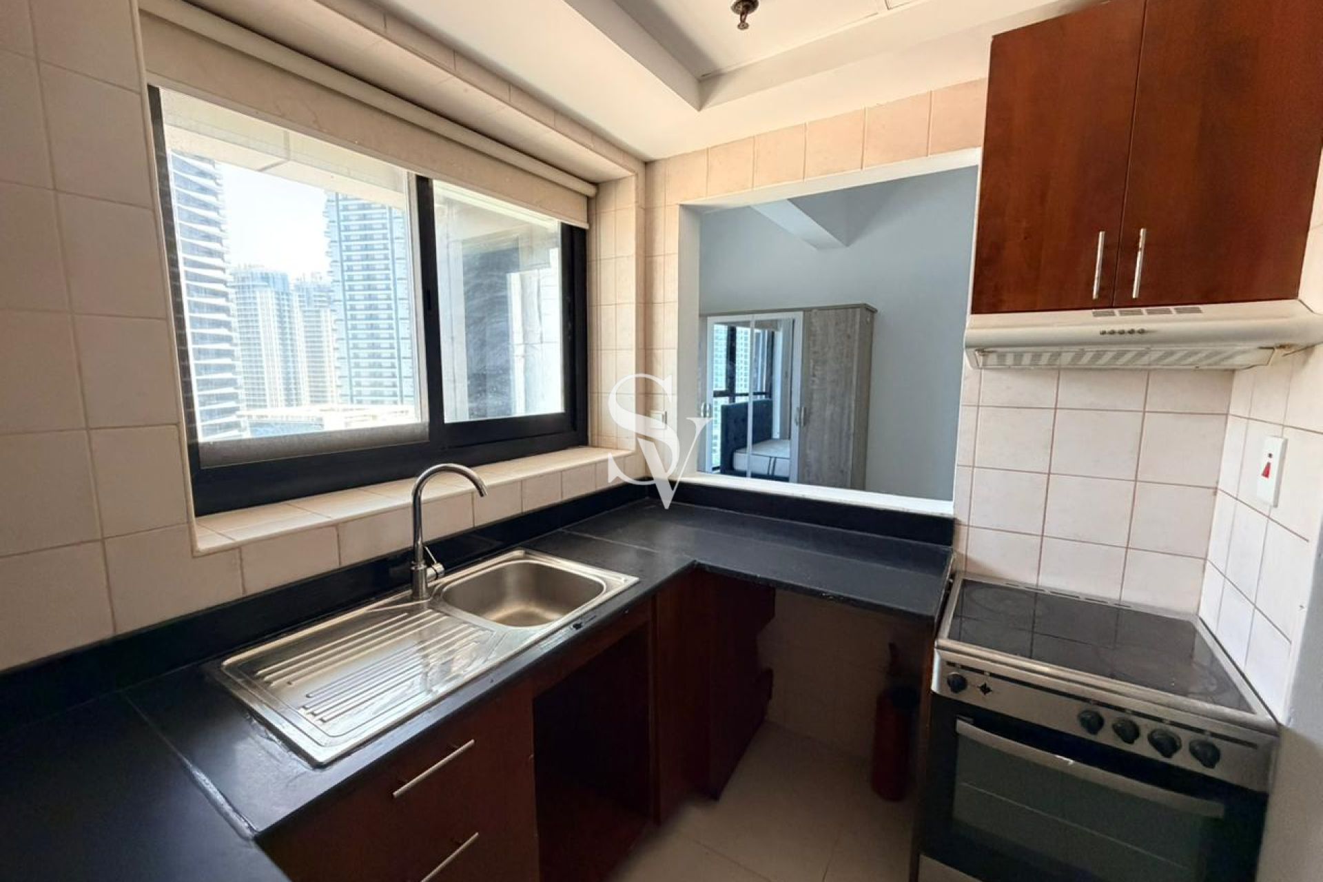 Spacious 2 Br Apartment in Marina