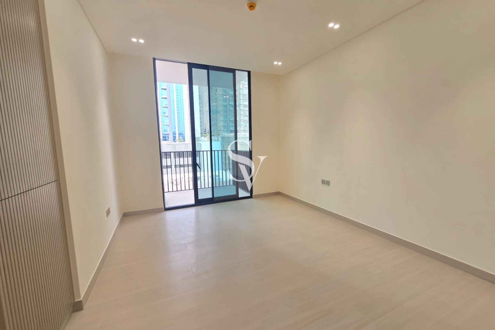 Brand New | Chiller free | Near Mall | High Floor