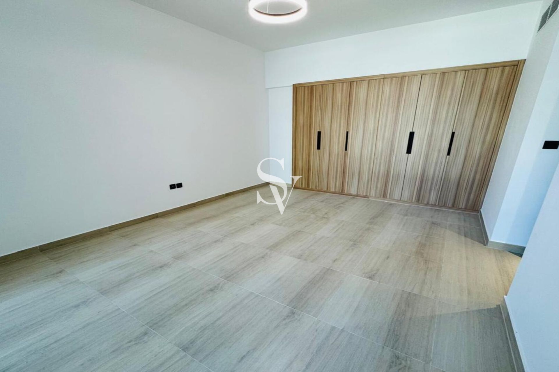Chiller Free | White Goods | Near Exit | Low Floor