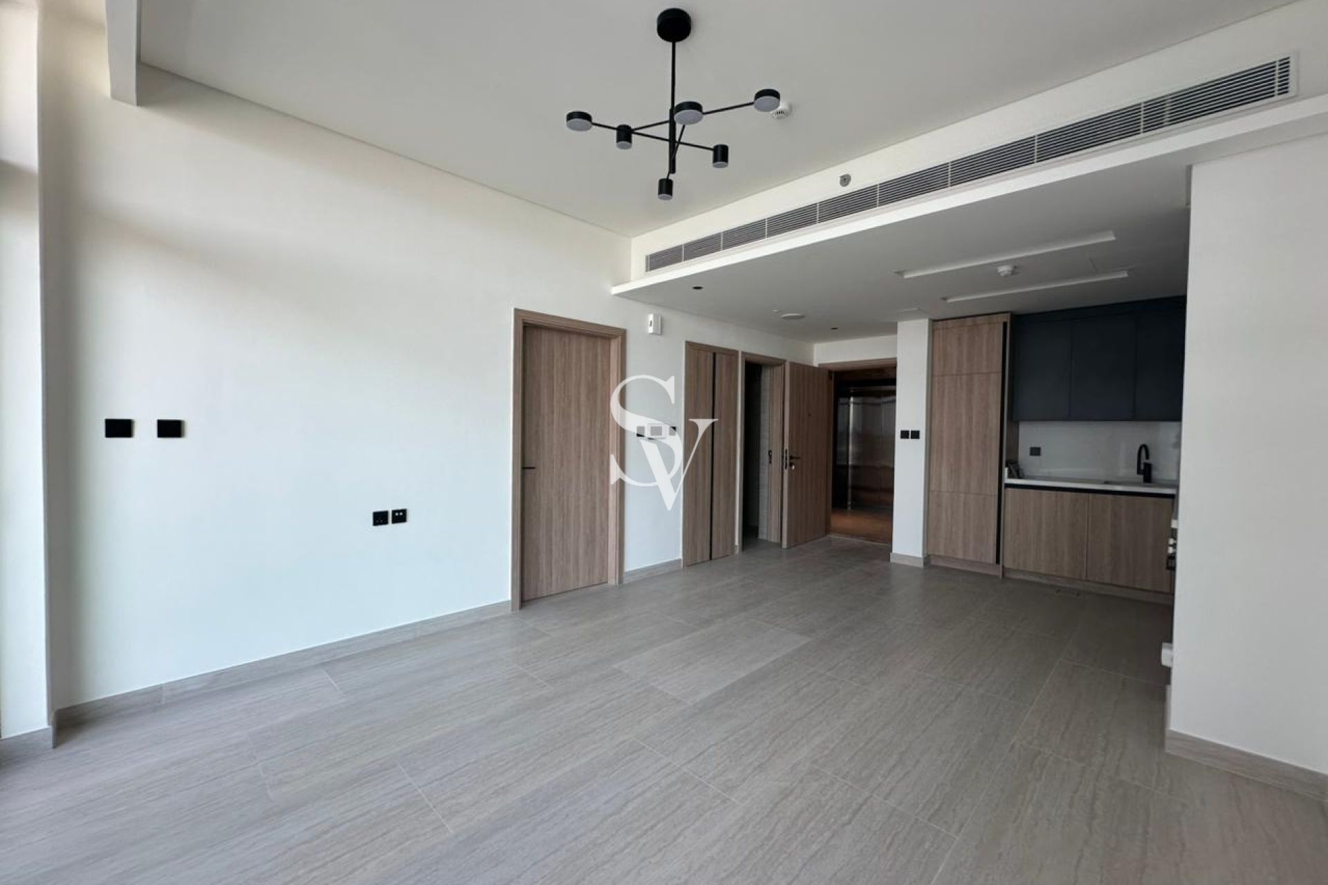BRIGHT UNIT | BRAND NEW | PRIME LOCATION