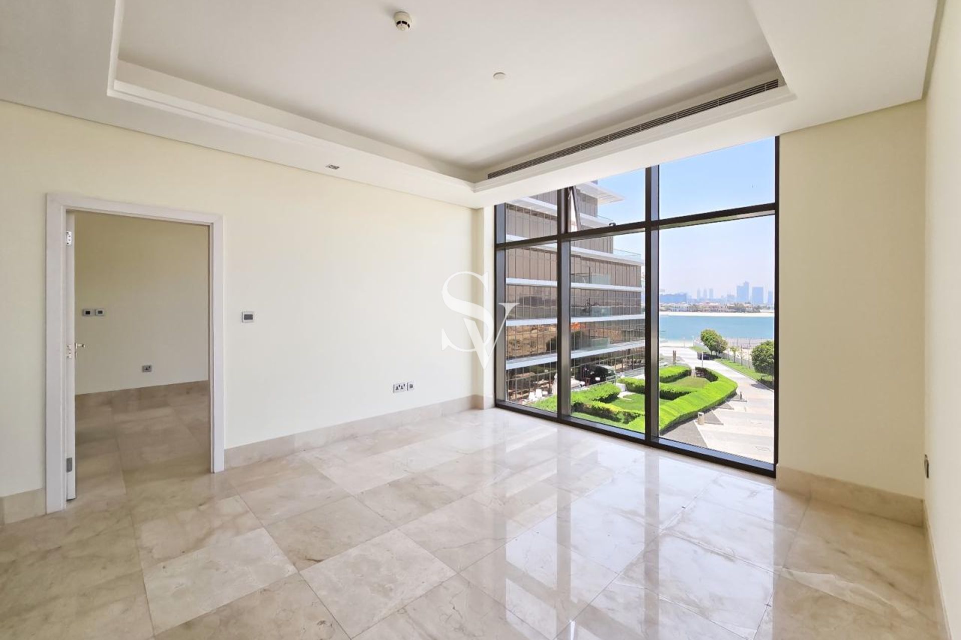 RESORT LIFESTYLE | ELEGANT UNIT | PRICED TO SELL