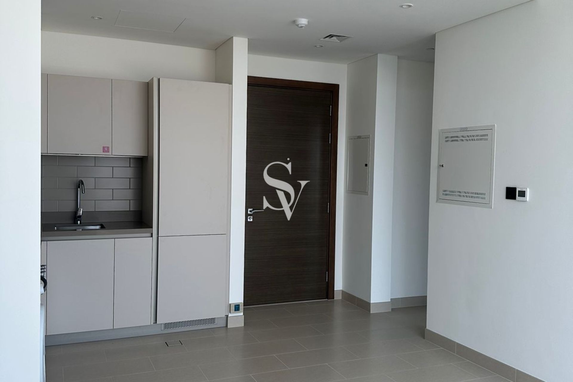 Ready To Move | Hight Floor | Spacious