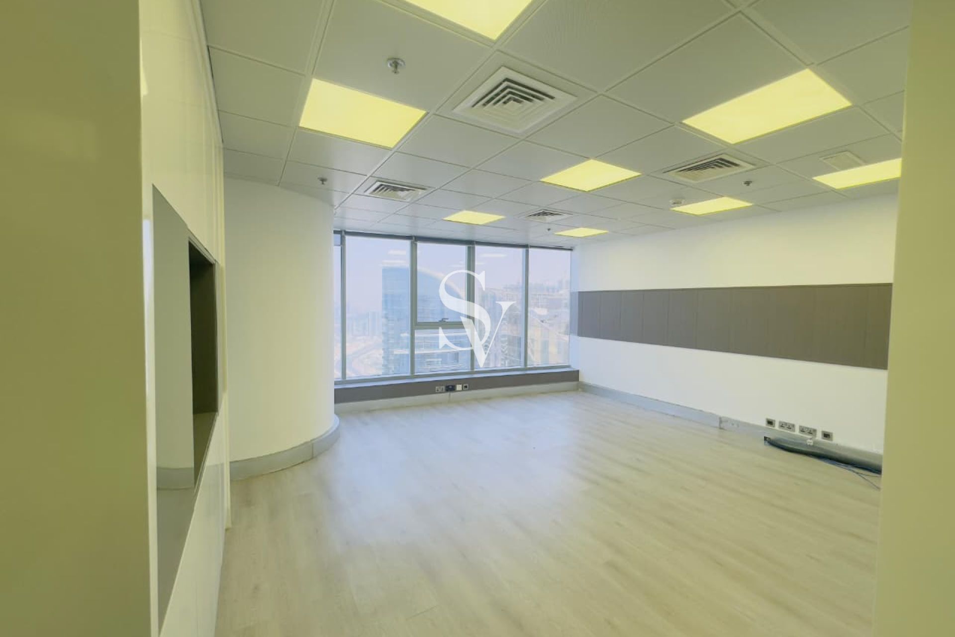 HIGH FLOOR | LAKE VIEW | SEMI FURNISHED