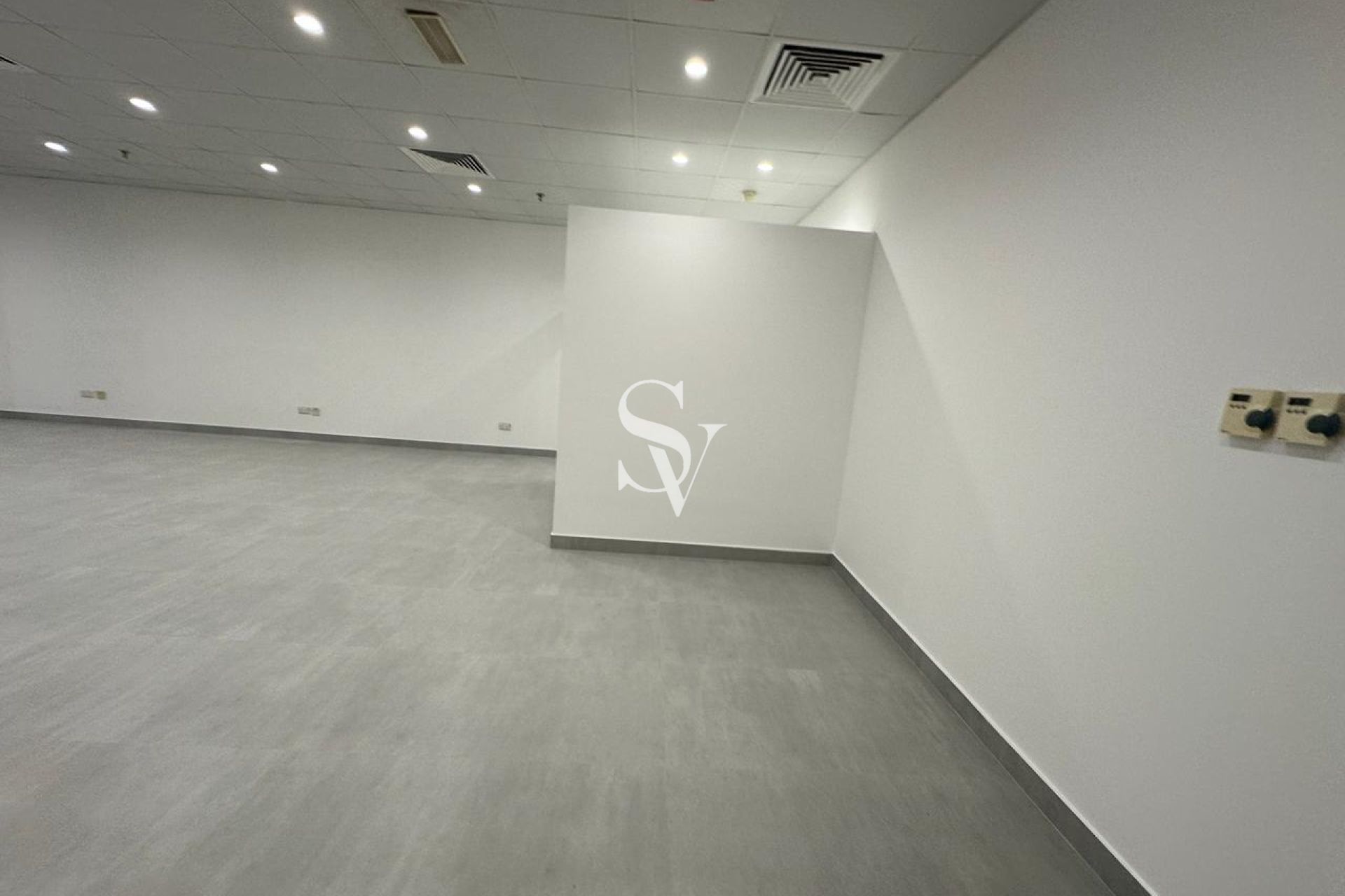 Customizable Office | Canal Views Business Bay