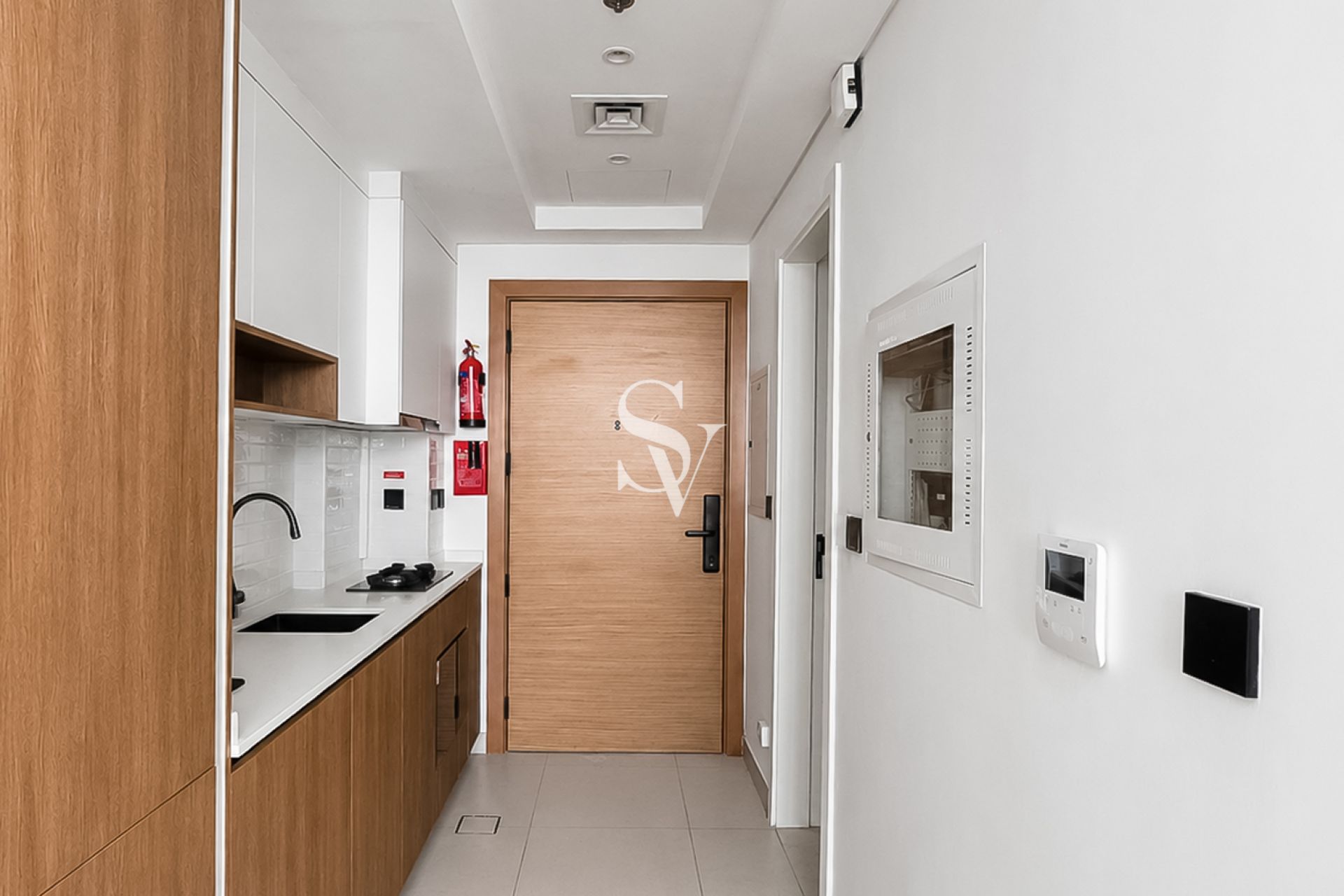 Vacant | Bright Studio | Modern Design | Pool View