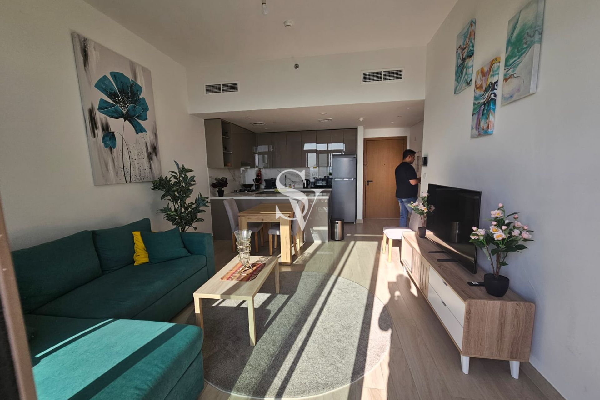 VACANT BRIGHT | MODERN | FURNISHED