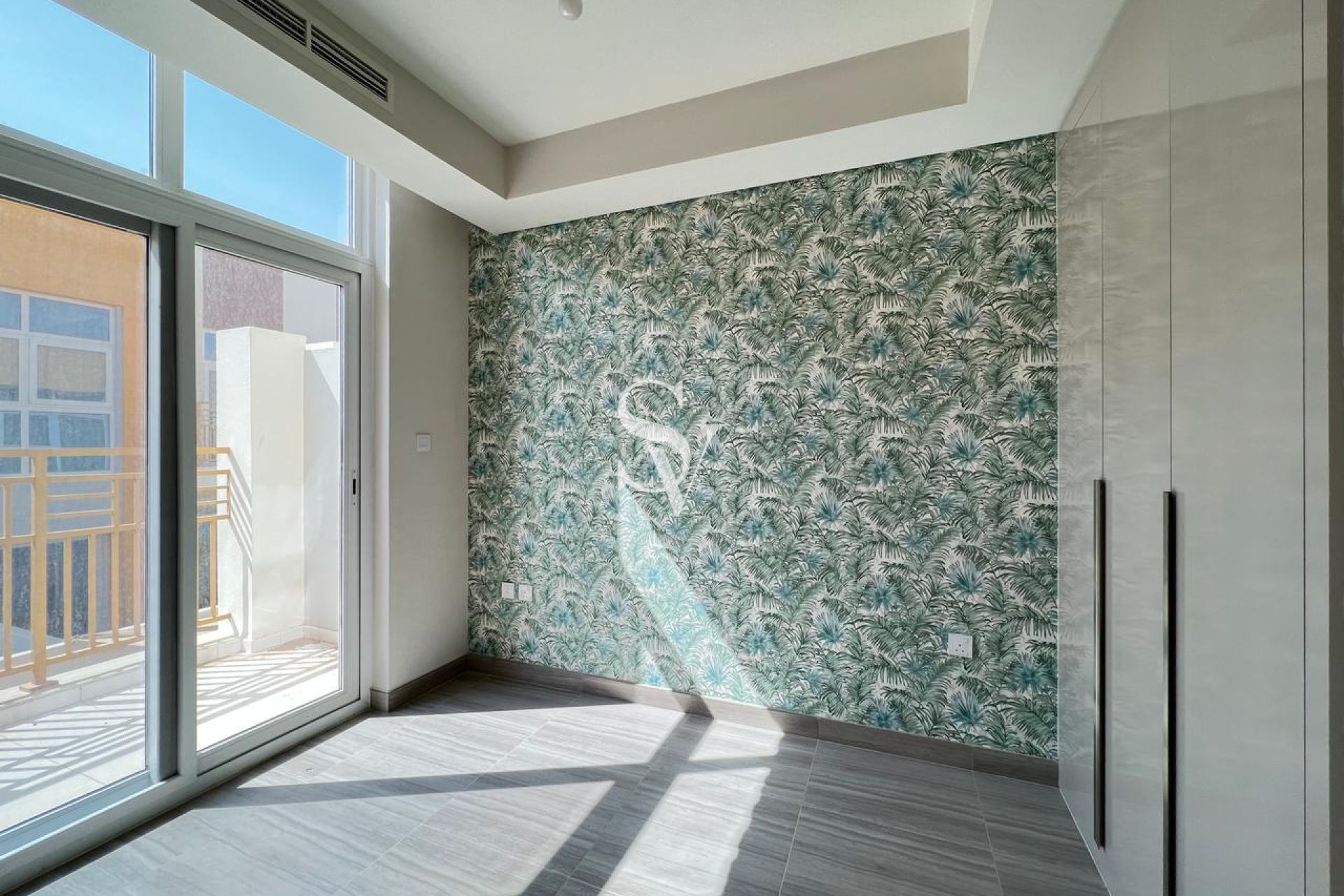 Corner Unit  | VACANT | Huge Layout