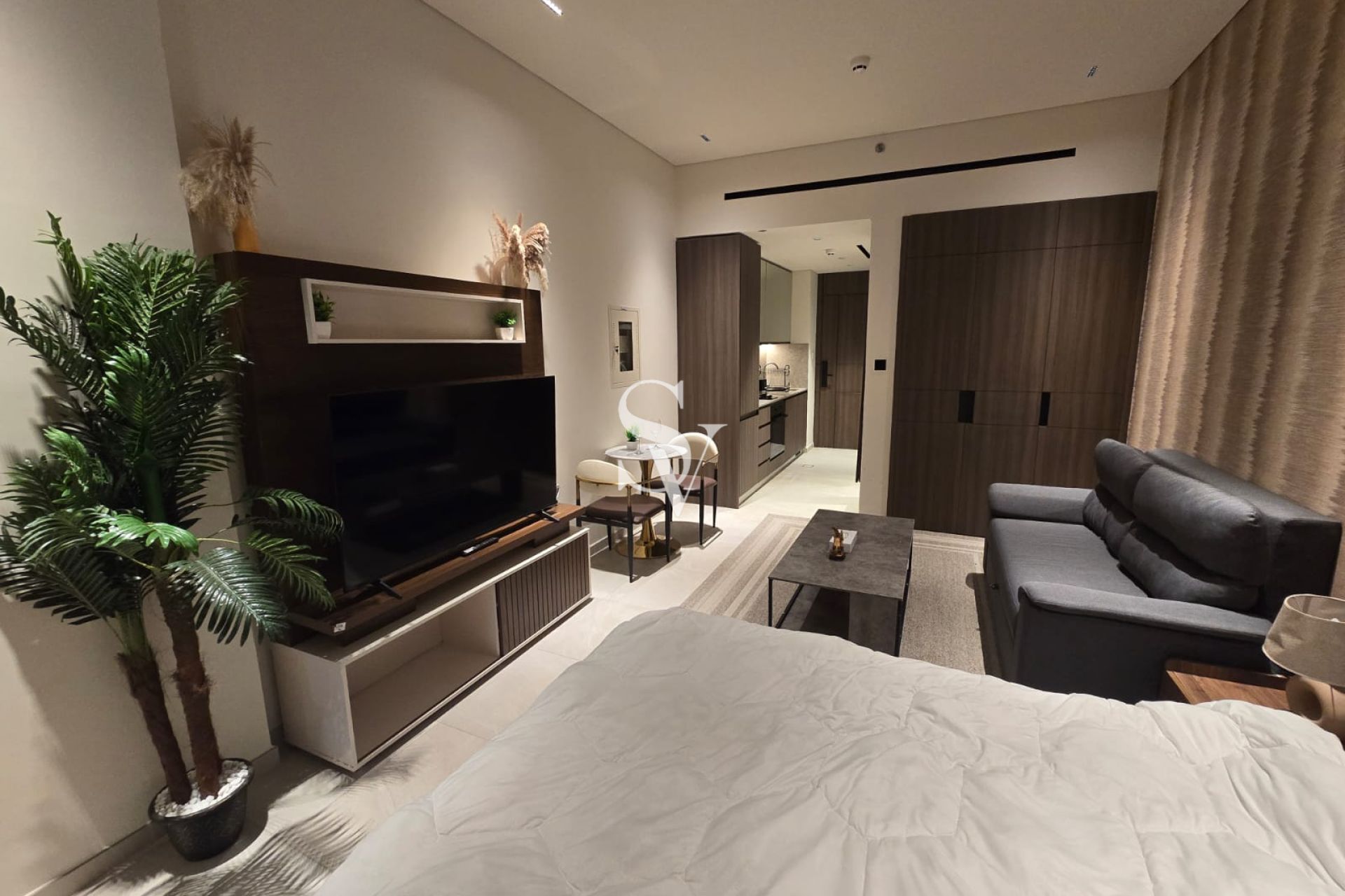 VACANT | PRIME LOCATION | FURNISHED