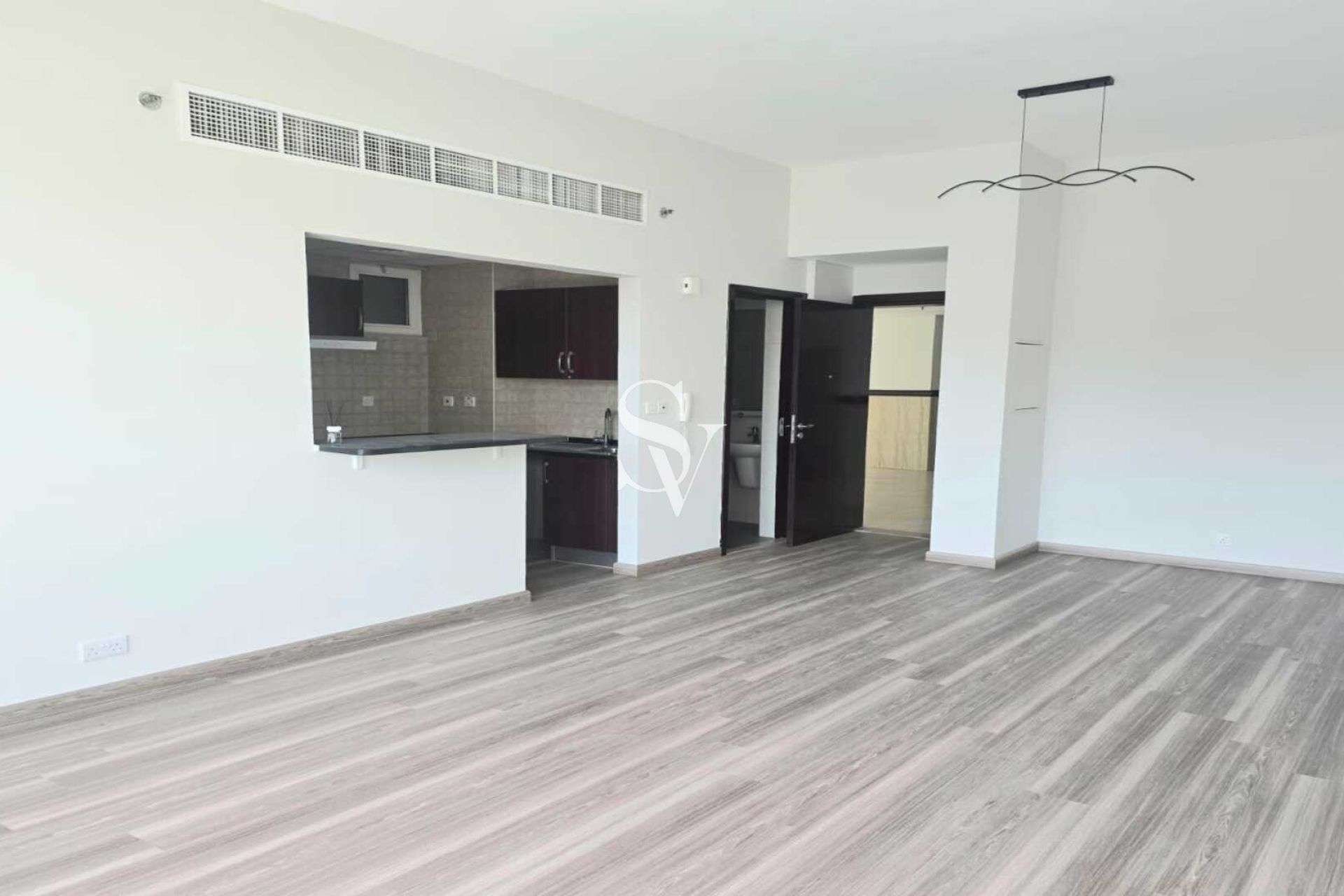 SPACIOUS | CLOSED KITCHEN | READY TO MOVE