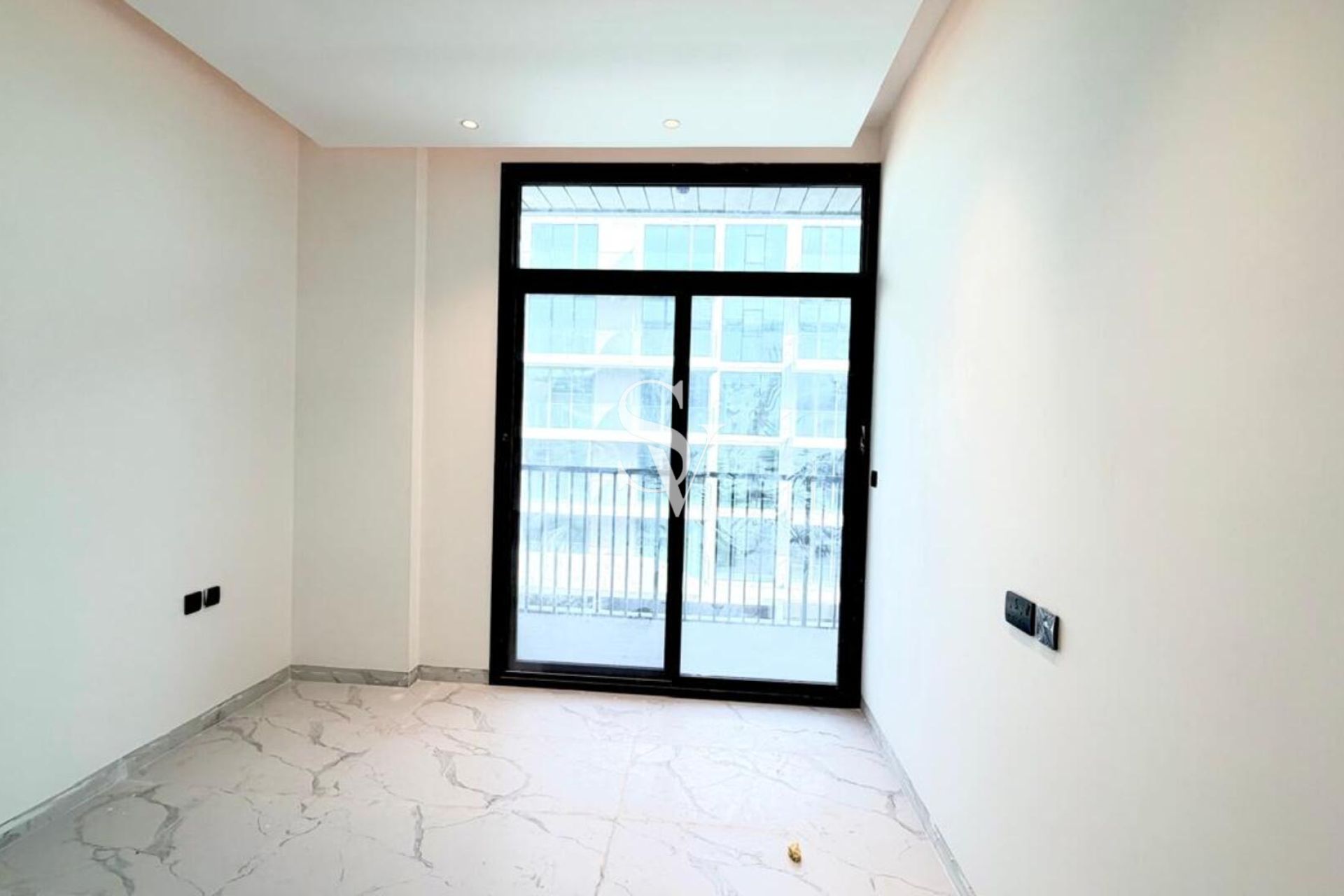 Resale | Chiller-free | Semi-Furnished | 20/80