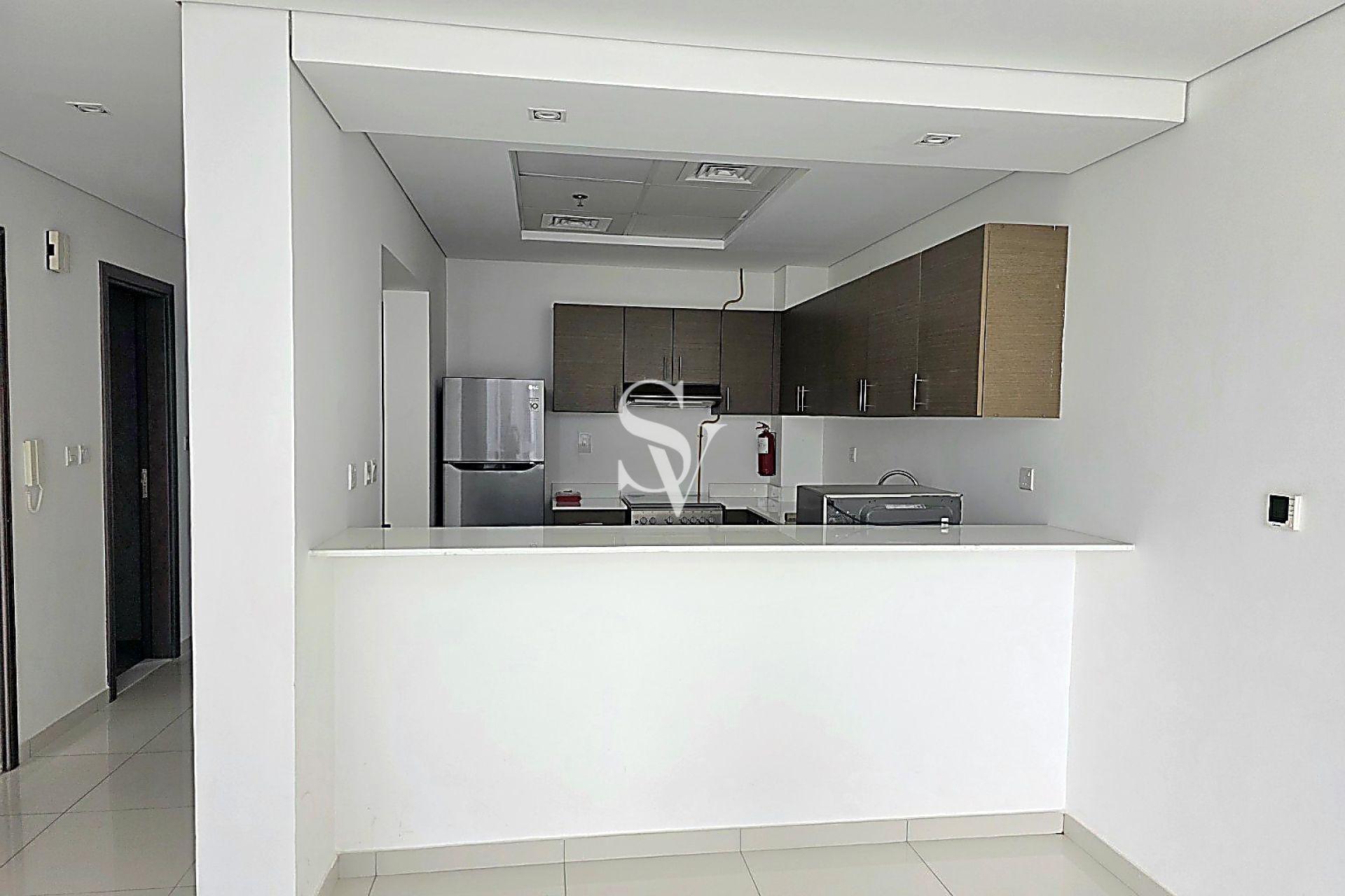 VACANT NOW  |  SPACIOUS  | BRIGHT UNIT