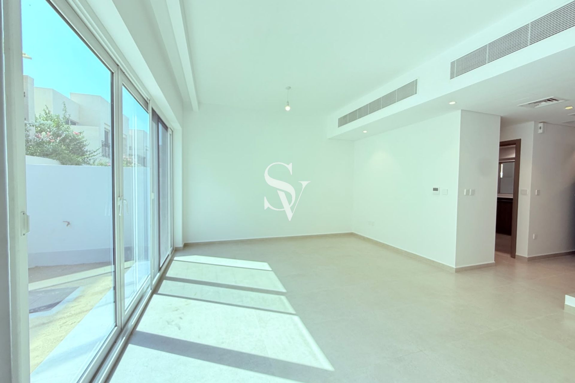?Large Layout  l B2b  l Ready To Move| Brand New