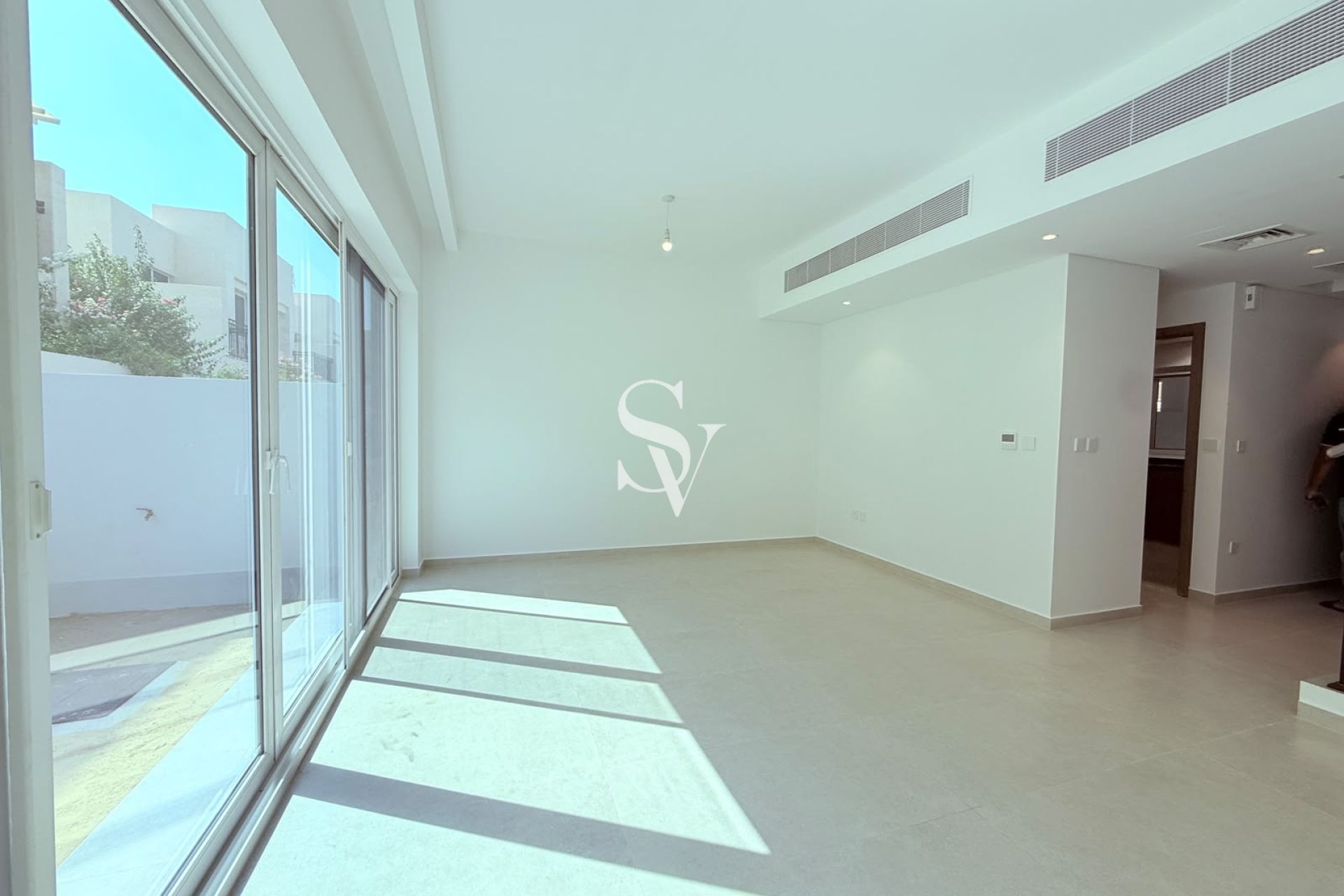 ?Large Layout  l B2b  l Ready To Move| Brand New