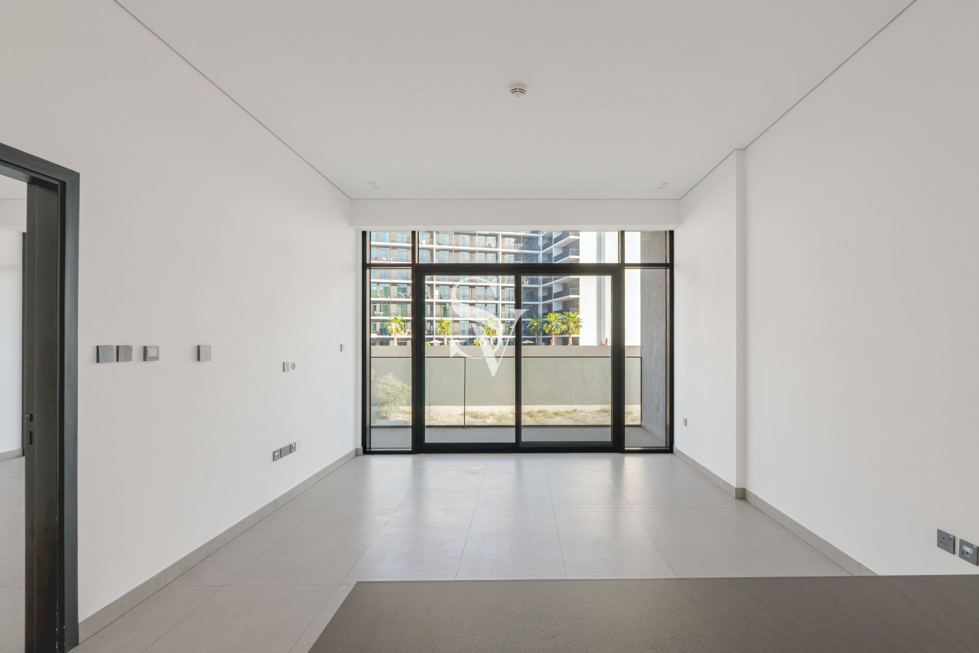 Vacant | White Goods | Laundry | Low Floor |Bright