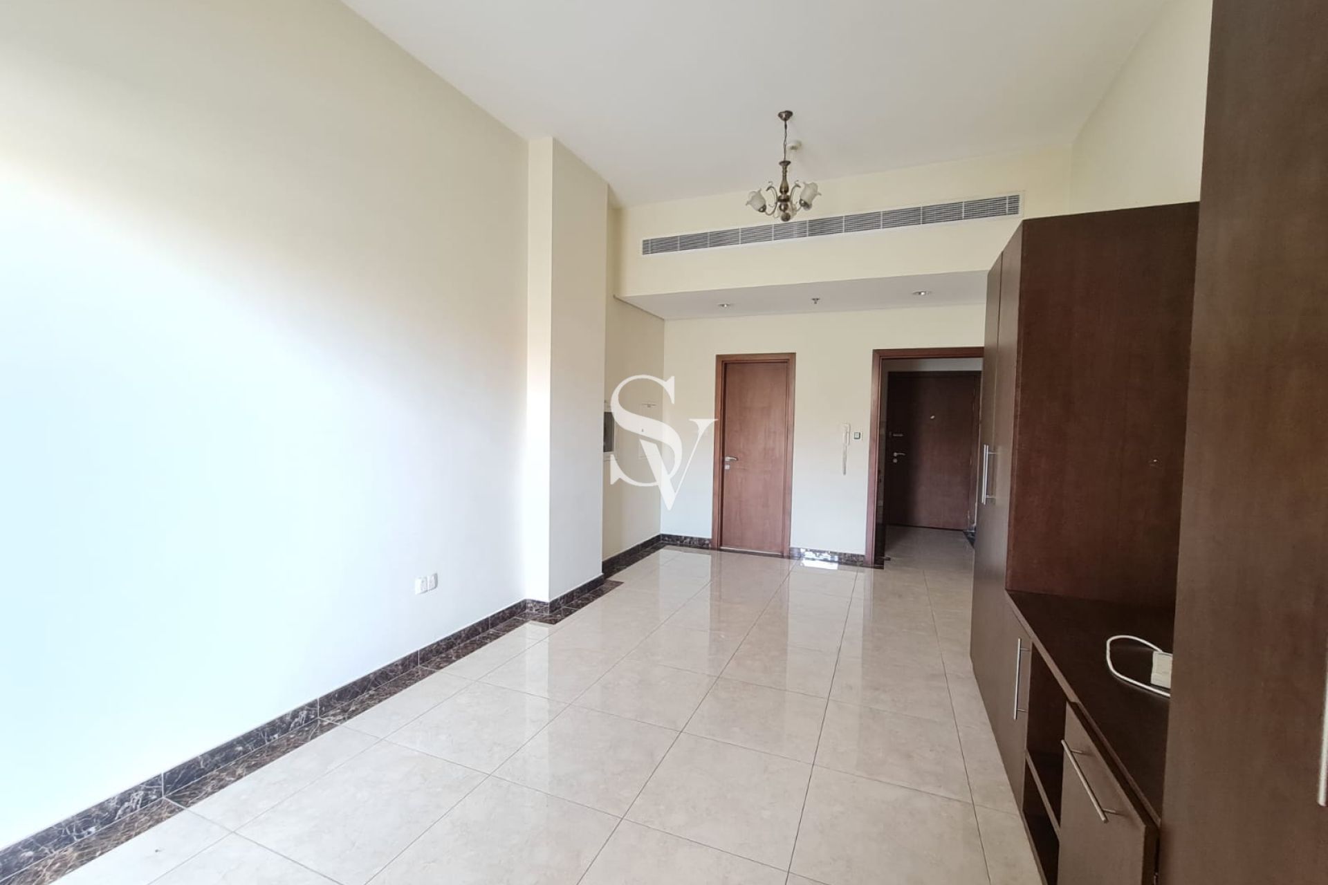 Chiller Free | 12 chqs | Low Floor | Spacious