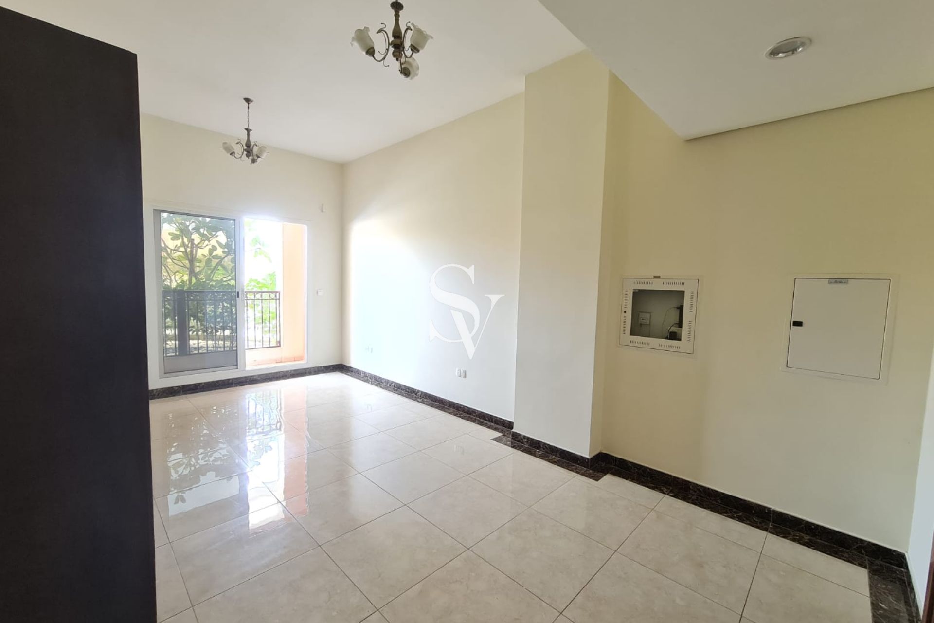 Chiller Free | 12 chqs | Low Floor | Spacious