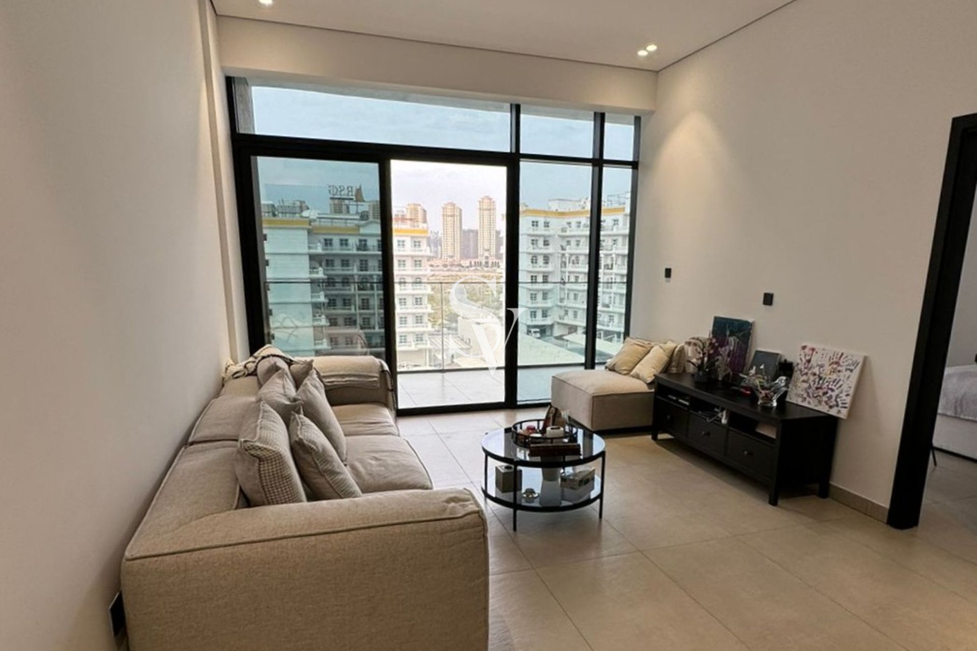 Vacant | Mid Floor | Fully Furnished