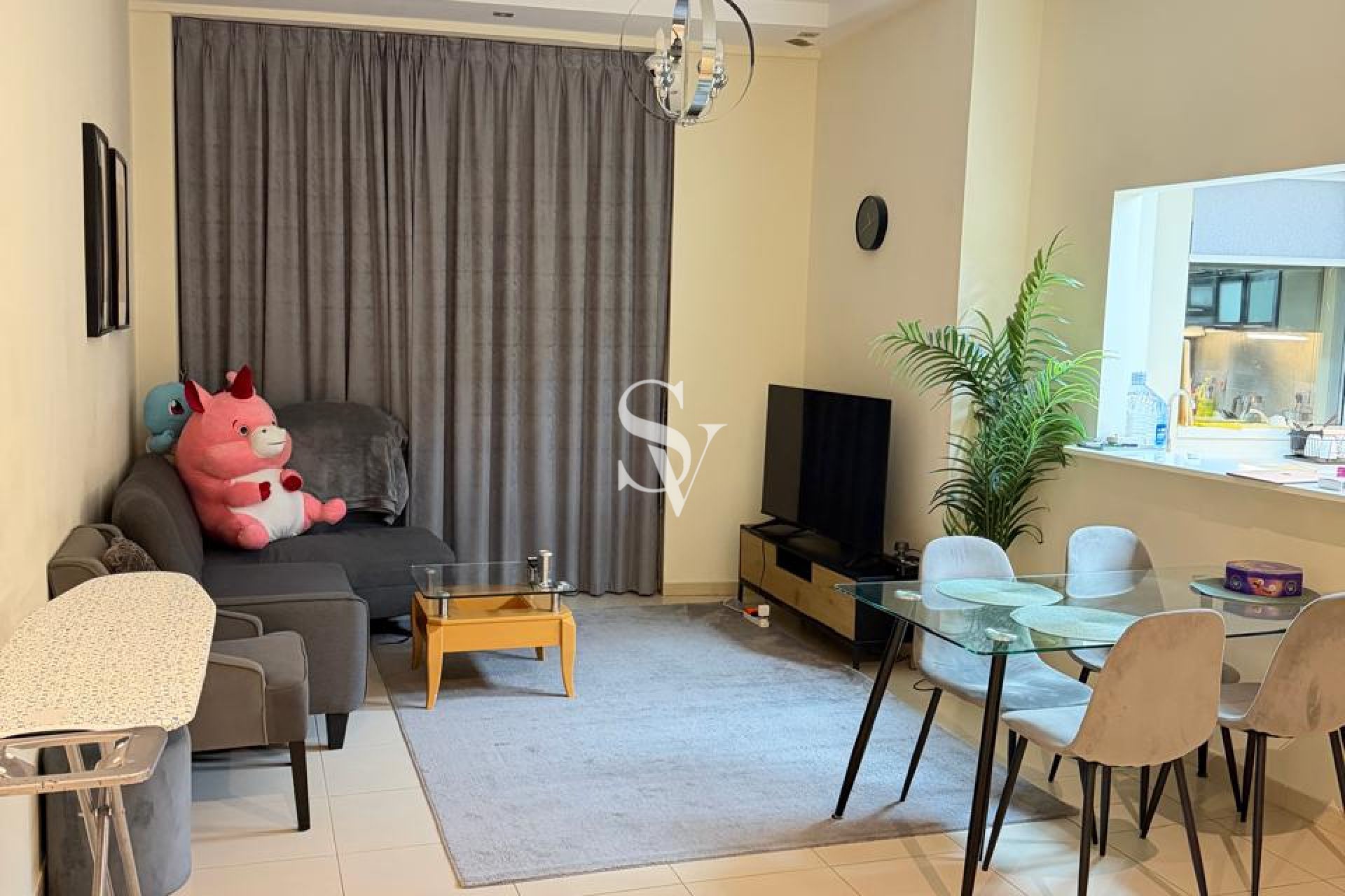 FLEXIBLE CHEQUES | FURNISHED | SEMI-CLOSED KITCHEN