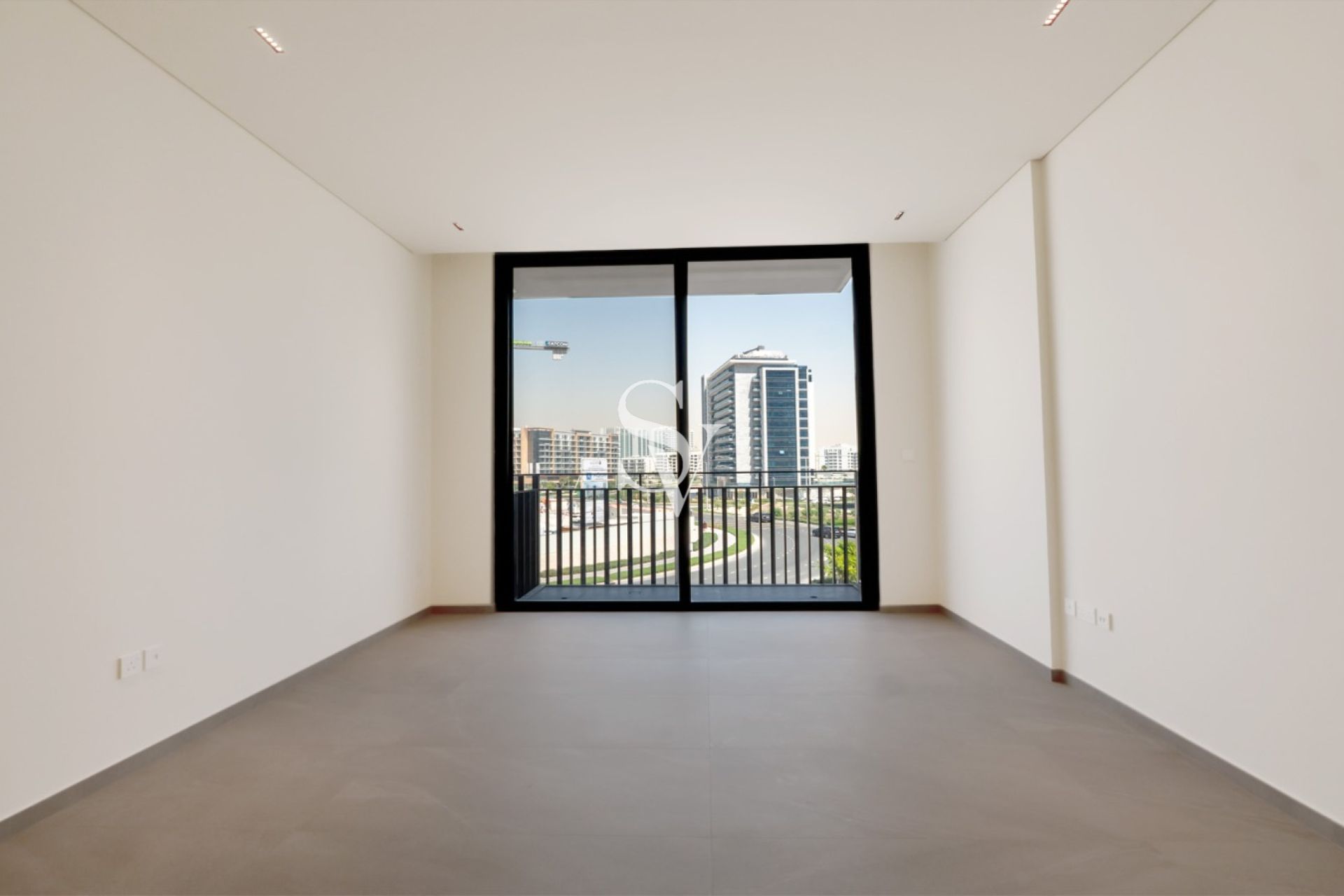 Smart Home | Chiller Free | Low Floor |White Goods