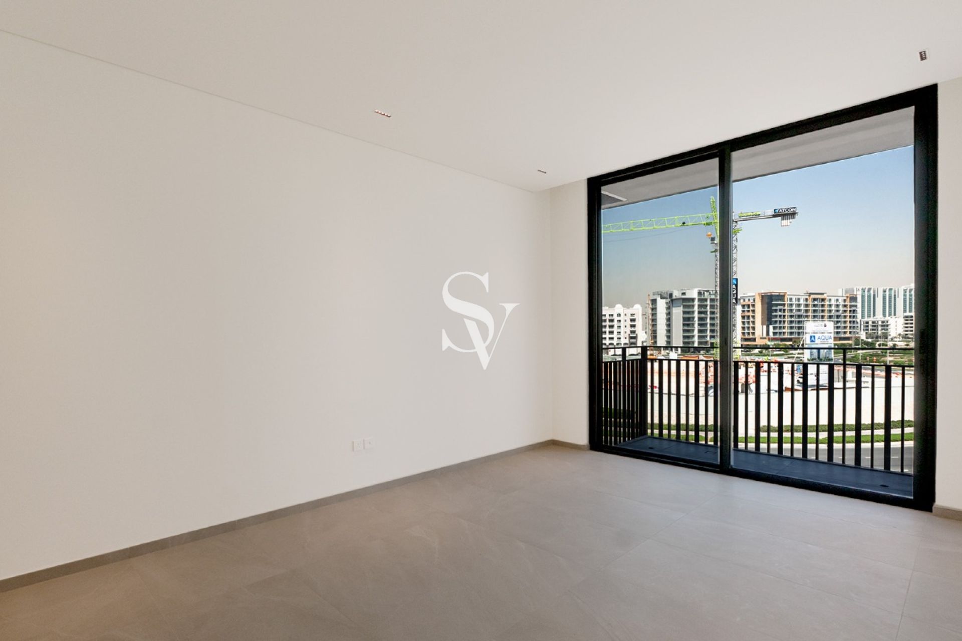 Smart Home | Chiller Free | Low Floor |White Goods