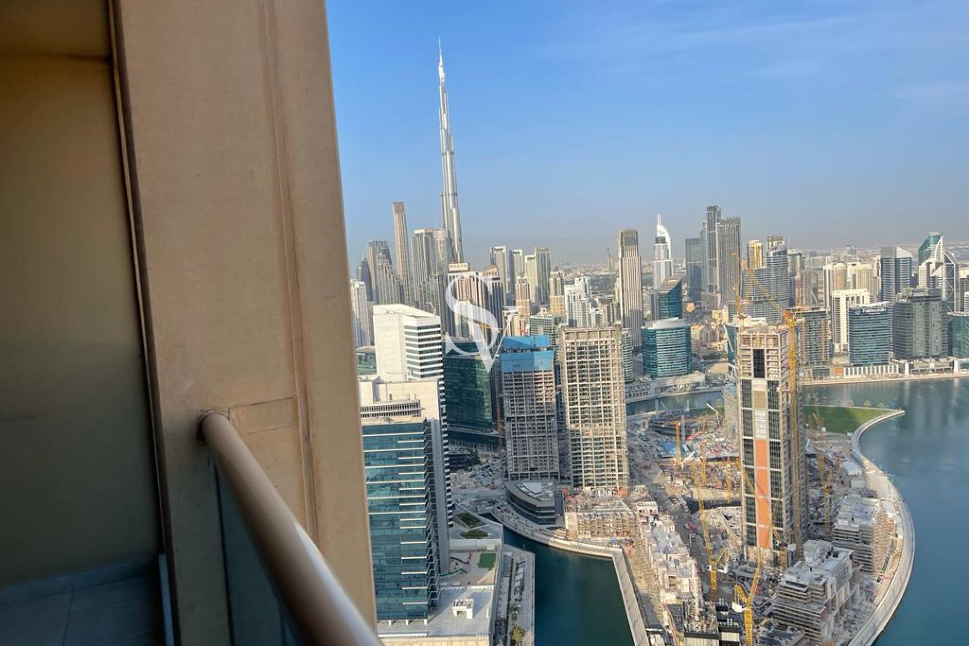 Burj View | Spacious Layout | Canal Views