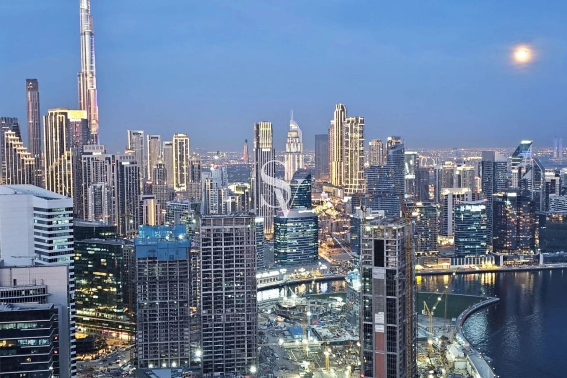 Burj View | Spacious Layout | Canal Views