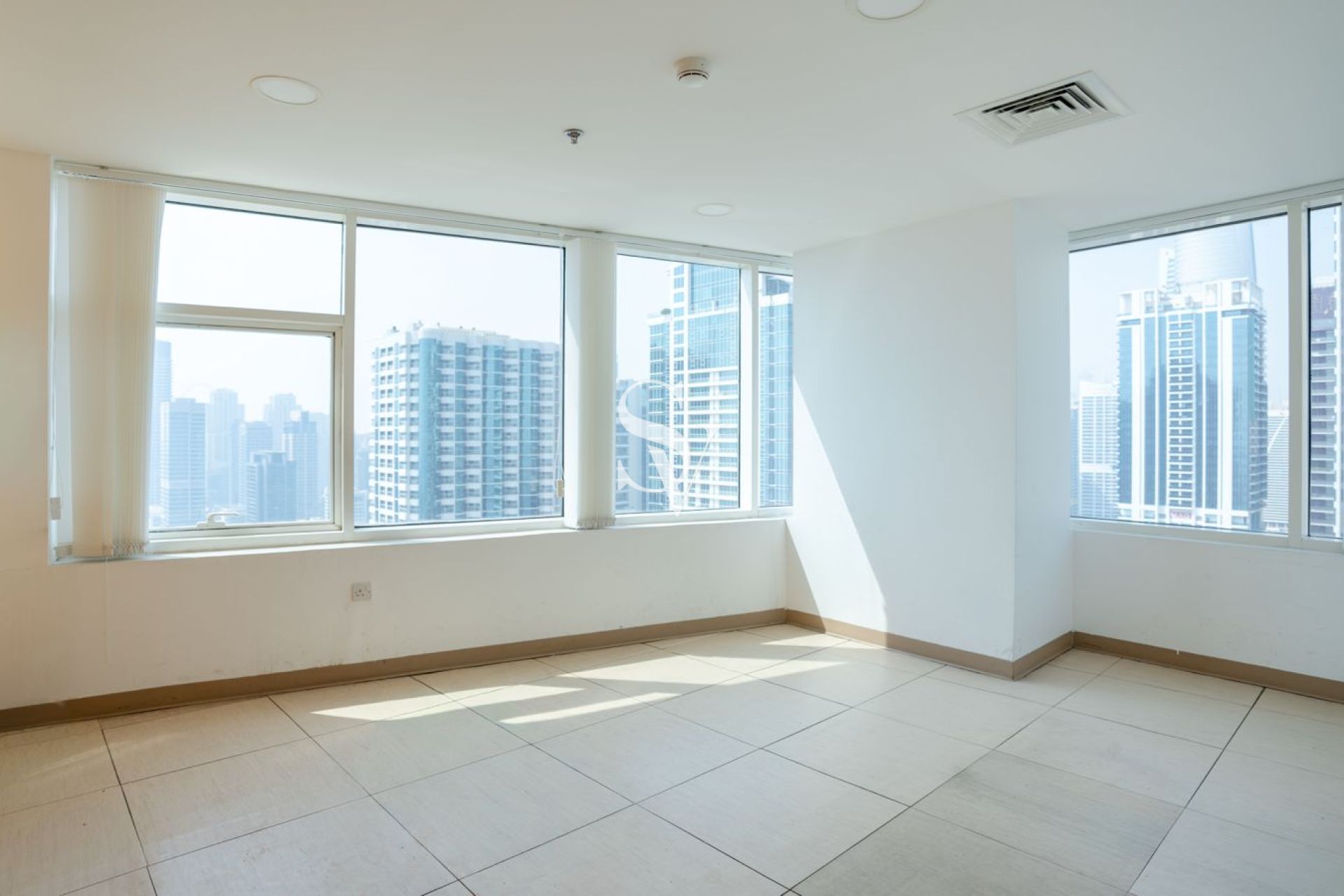 Lake Views | High Floor | Large Layout