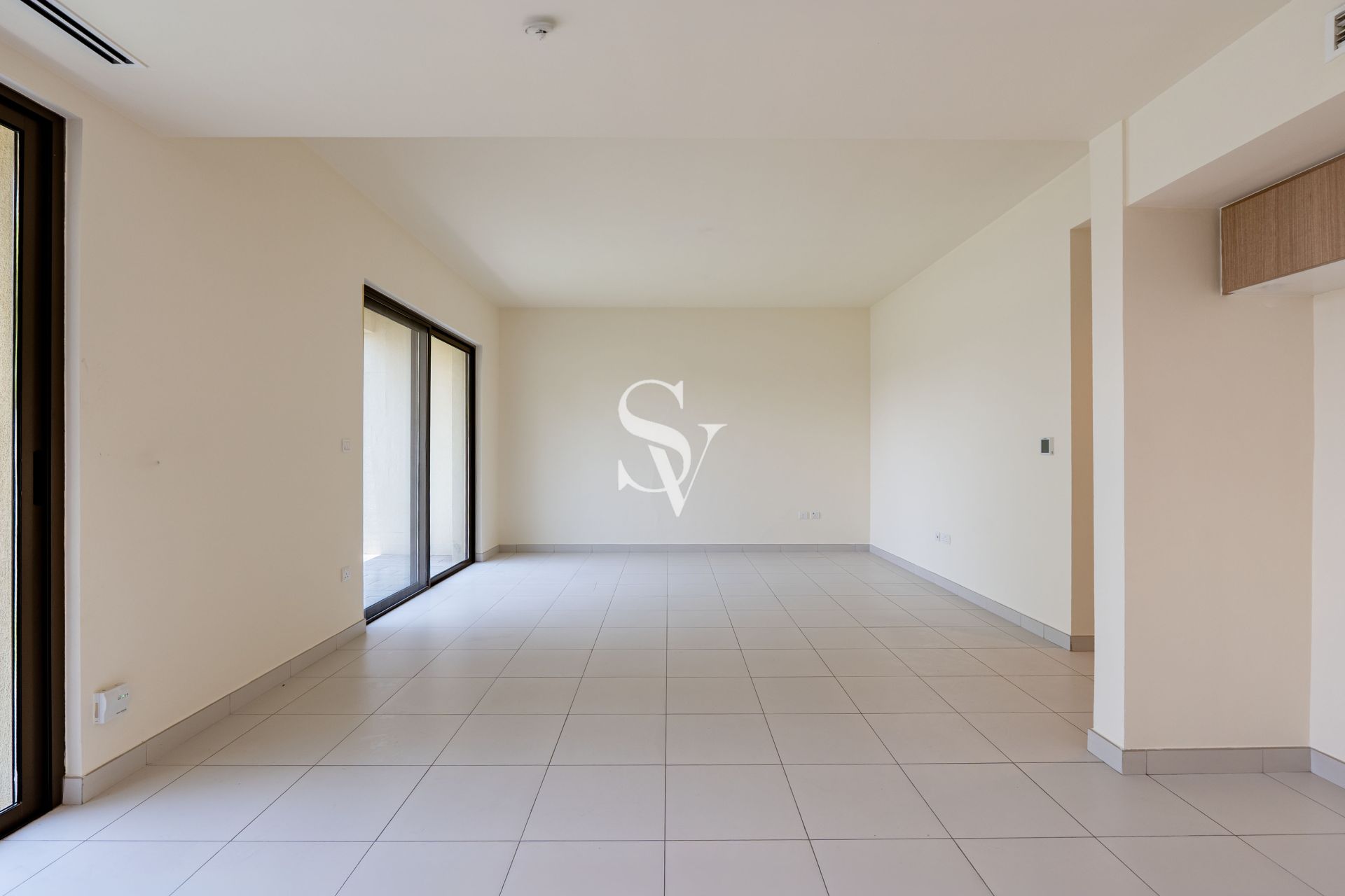 Single Row | Corner Unit | Close to Amenities