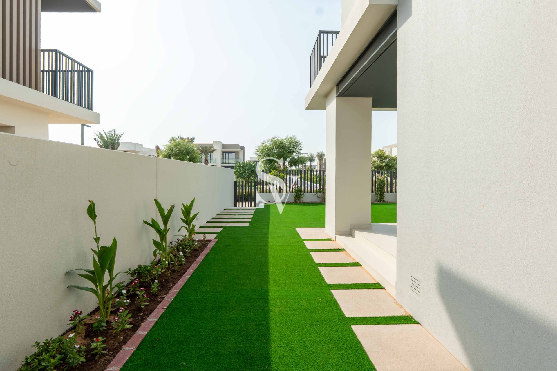 Internal | Landscaped | Single Row | Hilltop
