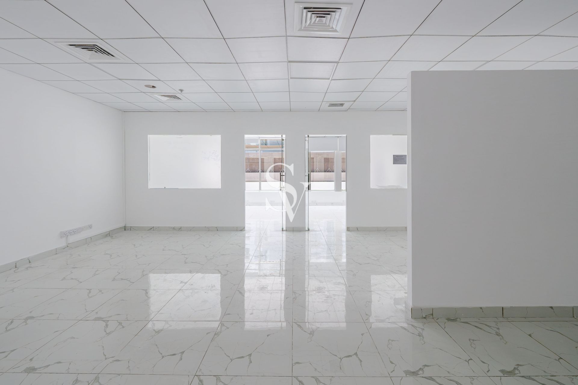 LOW FLOOR | MULTIPLE CHEQUES | READY TO OCCUPY
