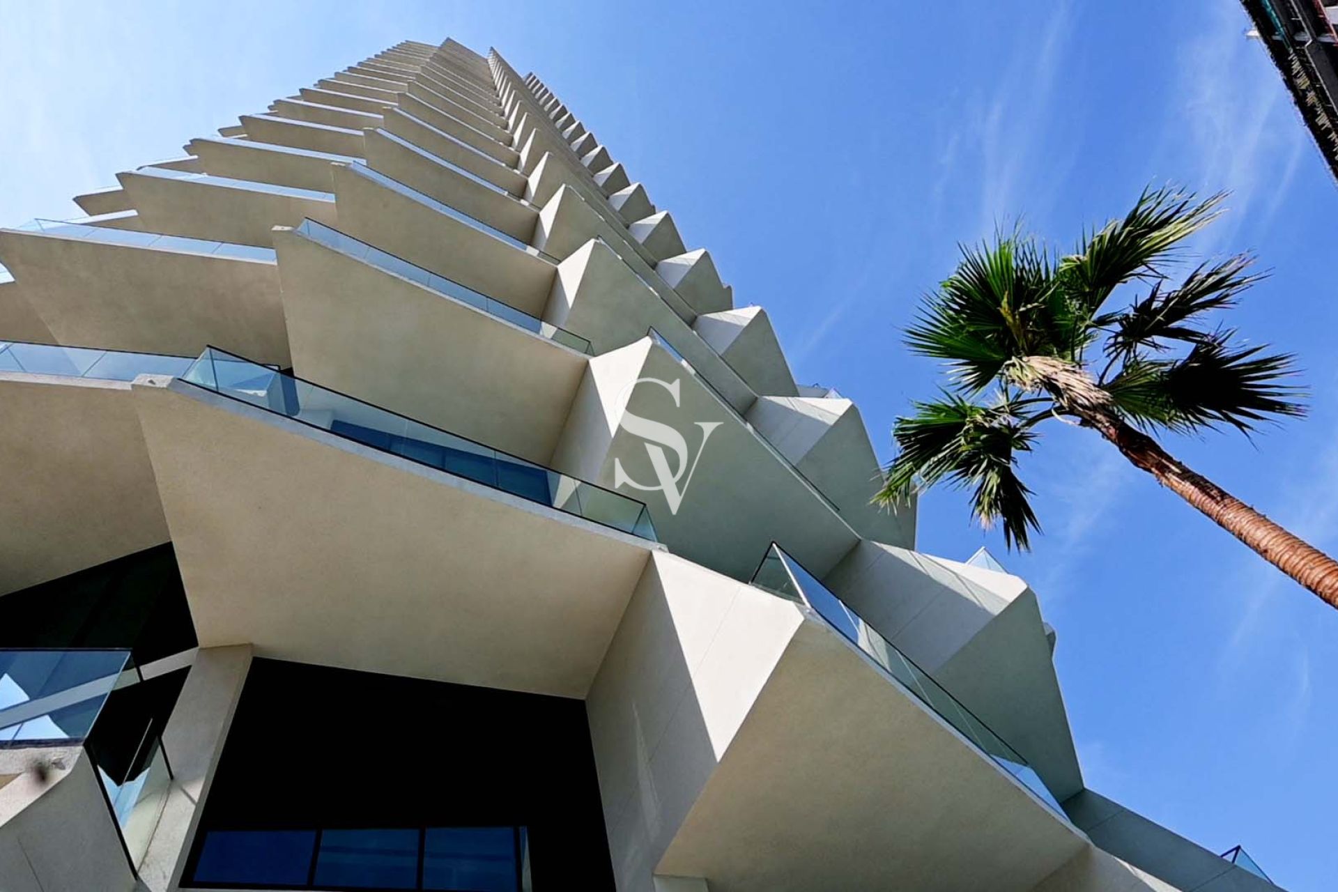 HIGH FLOOR | FURNISHED | PRIVATE JACCUZZI