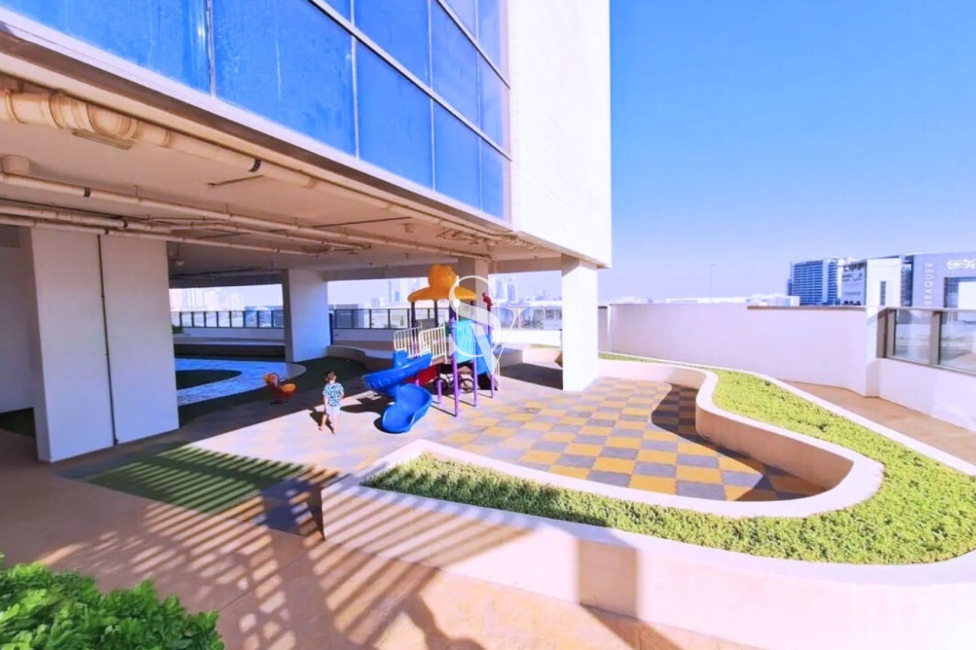 Pool view | Mid Floor | Tenanted | Close to Exit