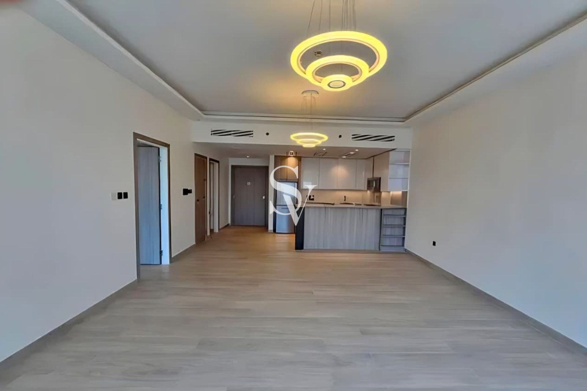 PREMIUM LUXURY l HIGH FLOOR l SPACIOUS lNEAR METRO