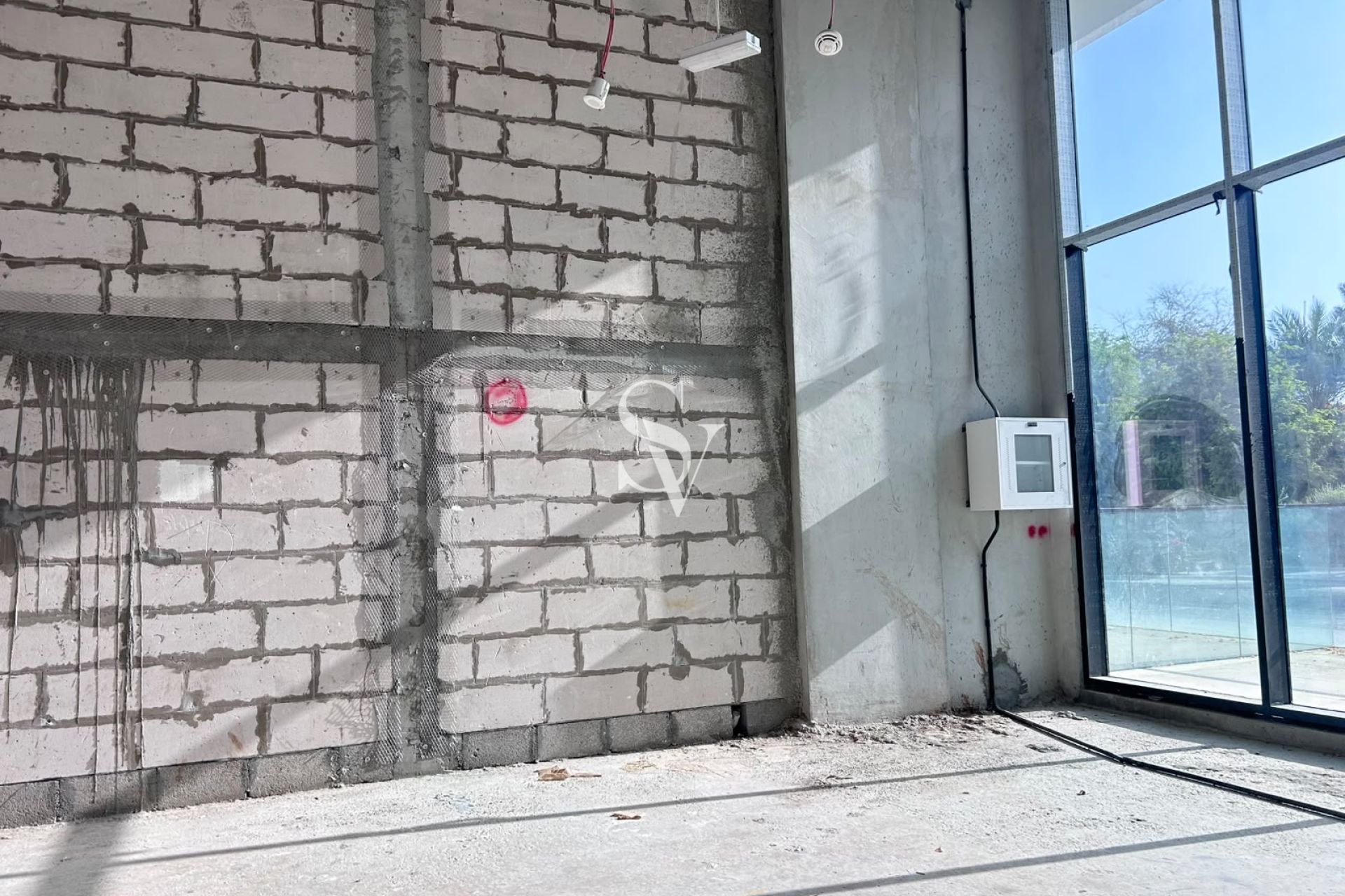 RETAIL SPACE | PREMIUM LOCATION | PARK VIEW