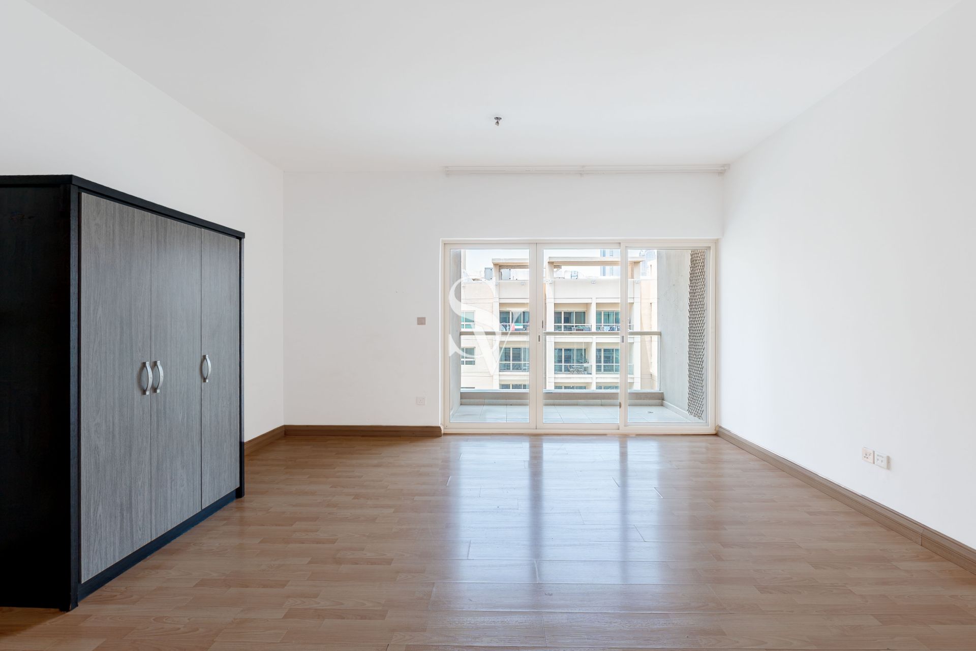 Spacious | High Floor |White Good | Close to Exit
