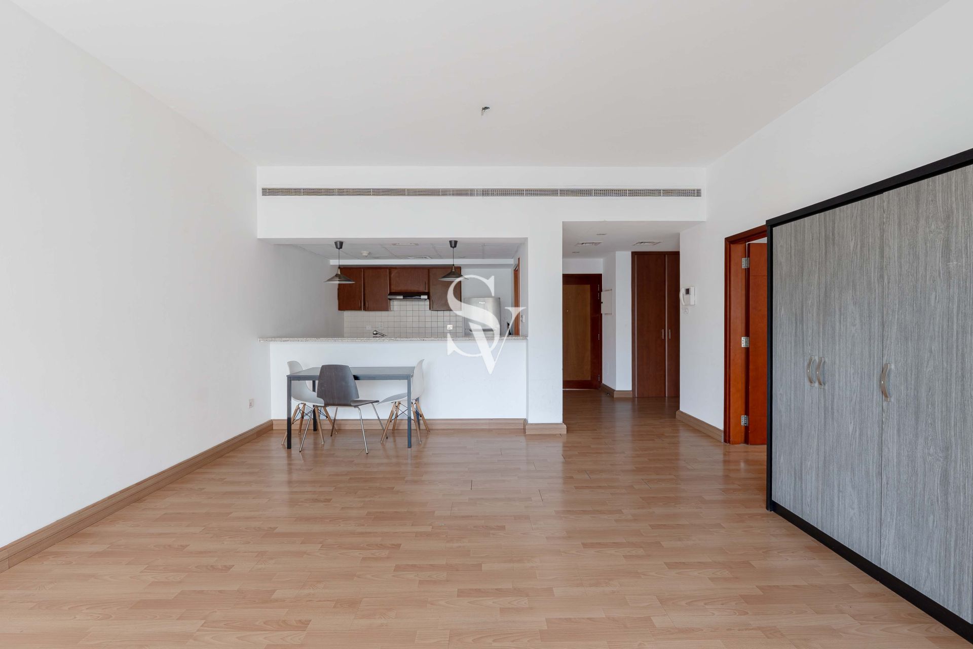 Spacious | High Floor |White Good | Close to Exit