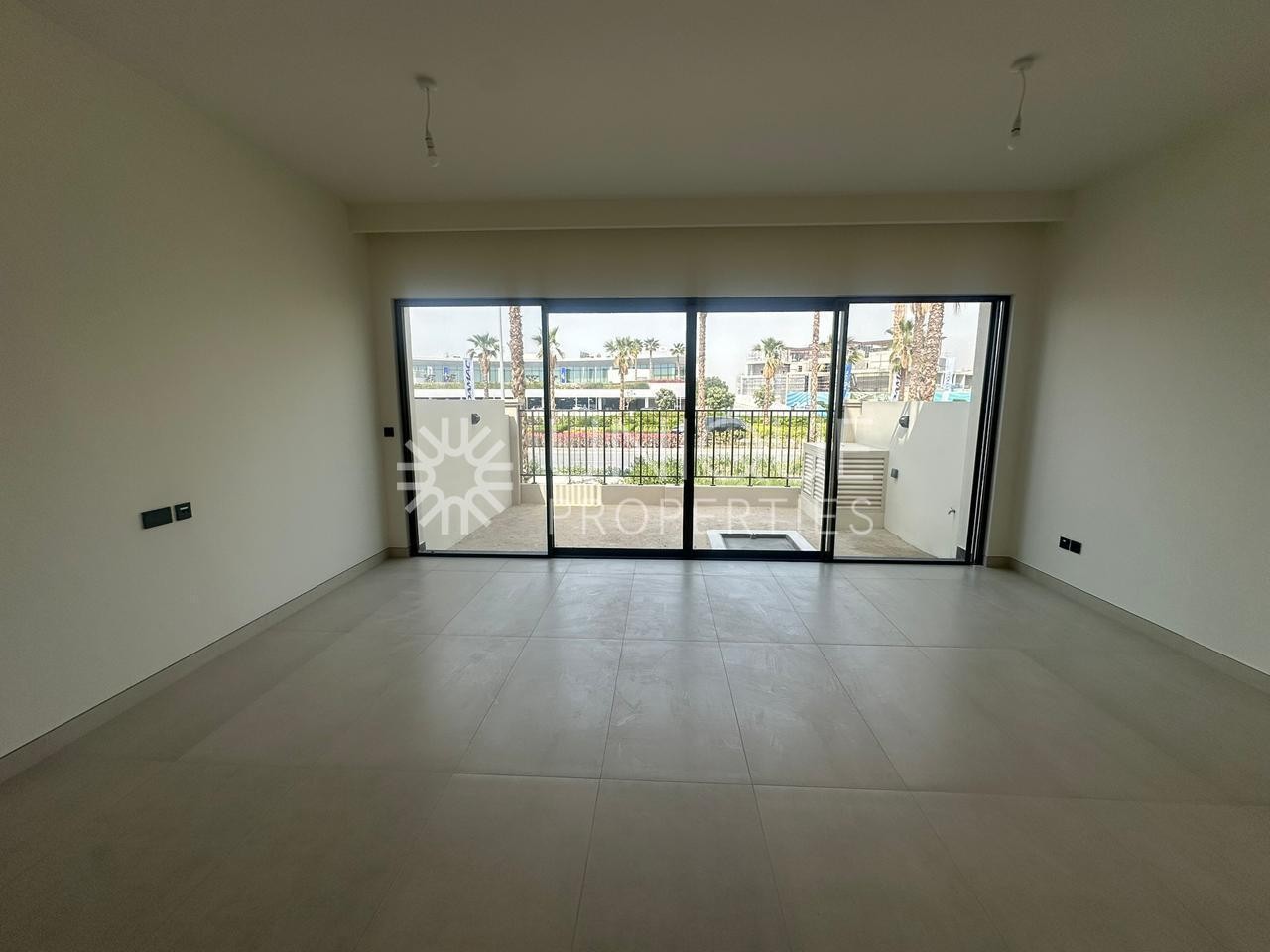 Single Row | Central Hub | Best Location