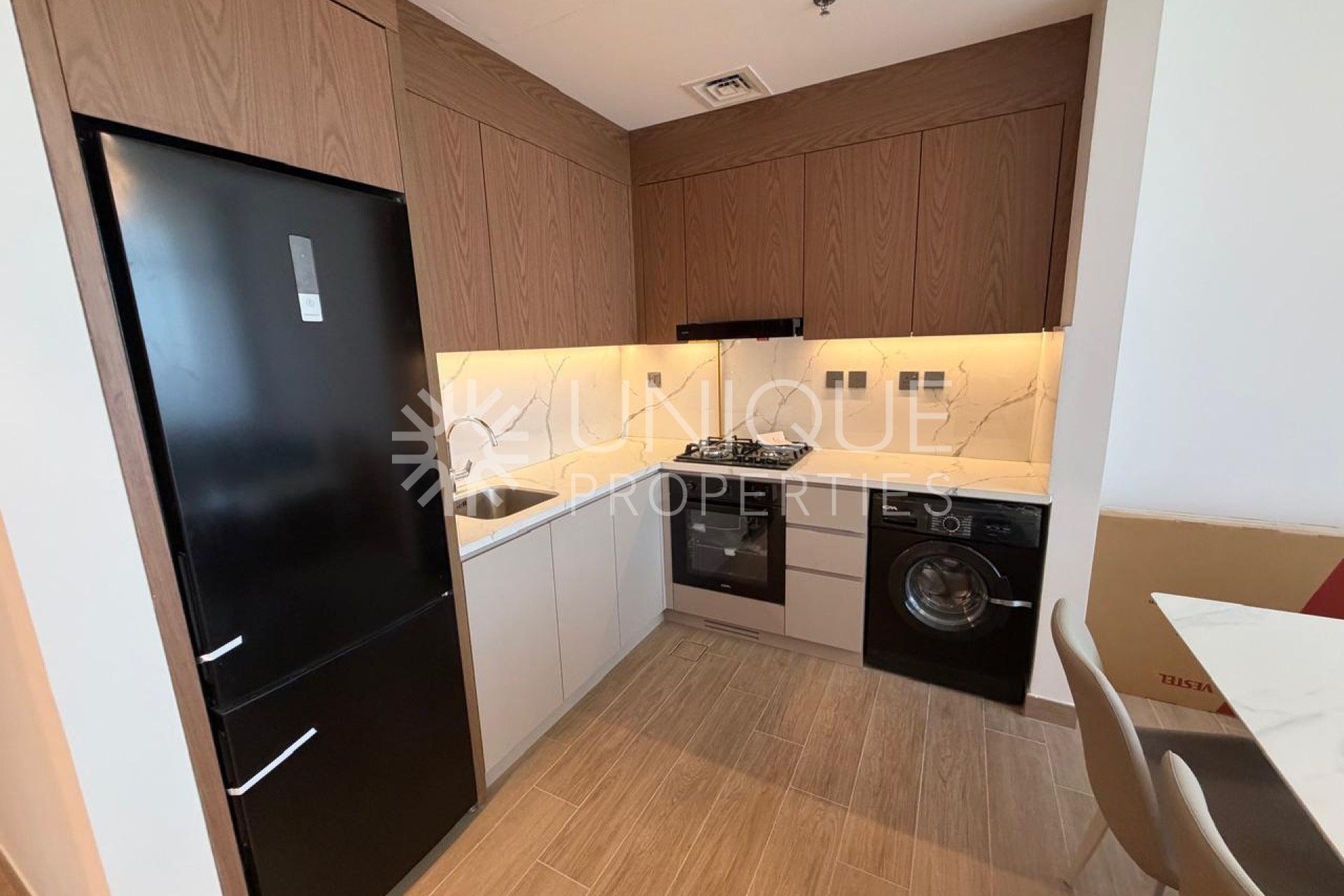 Modern 1BR Apartment | Prime Location | High ROI