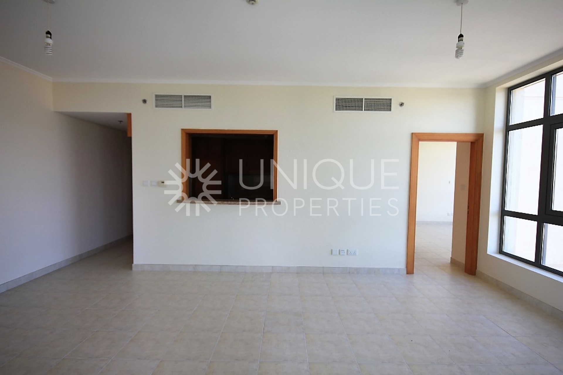 Well-Maintained 2BR | Prime Emaar Community