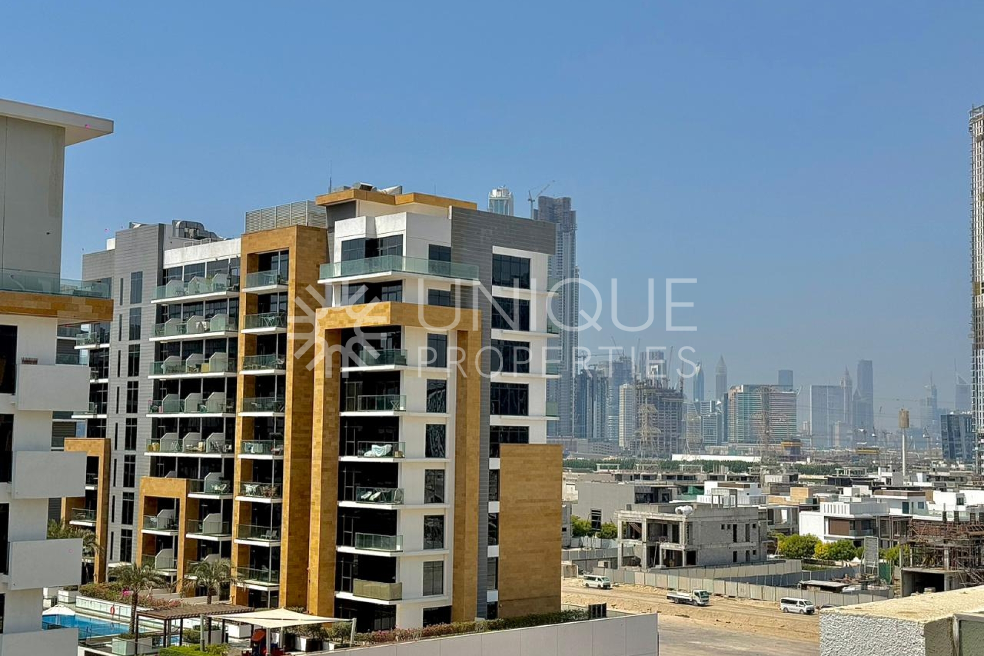 Partial Lagoon | Vacant | Semi Furnished